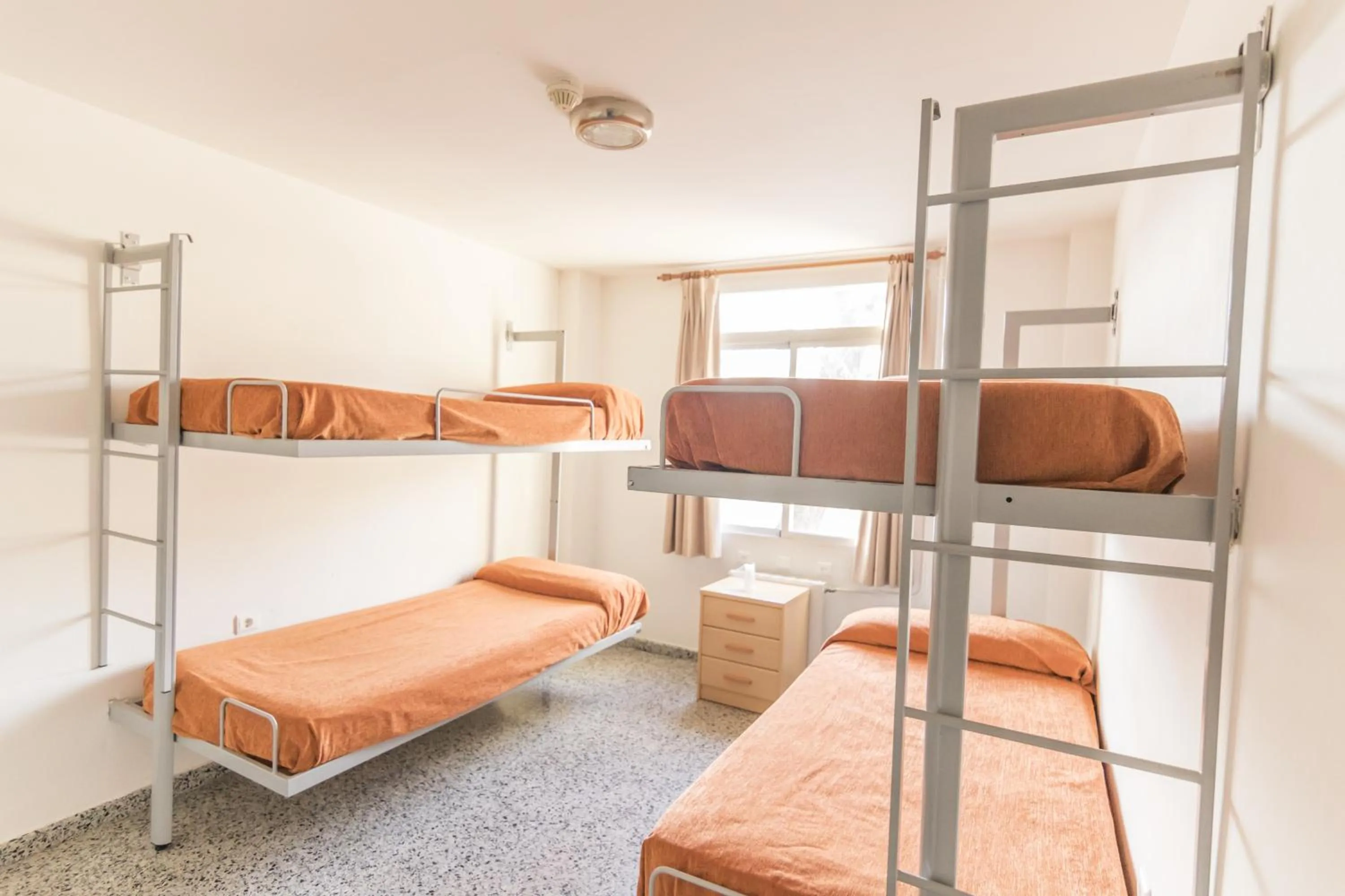 bunk bed, Bed in Albergue Inturjoven Granada