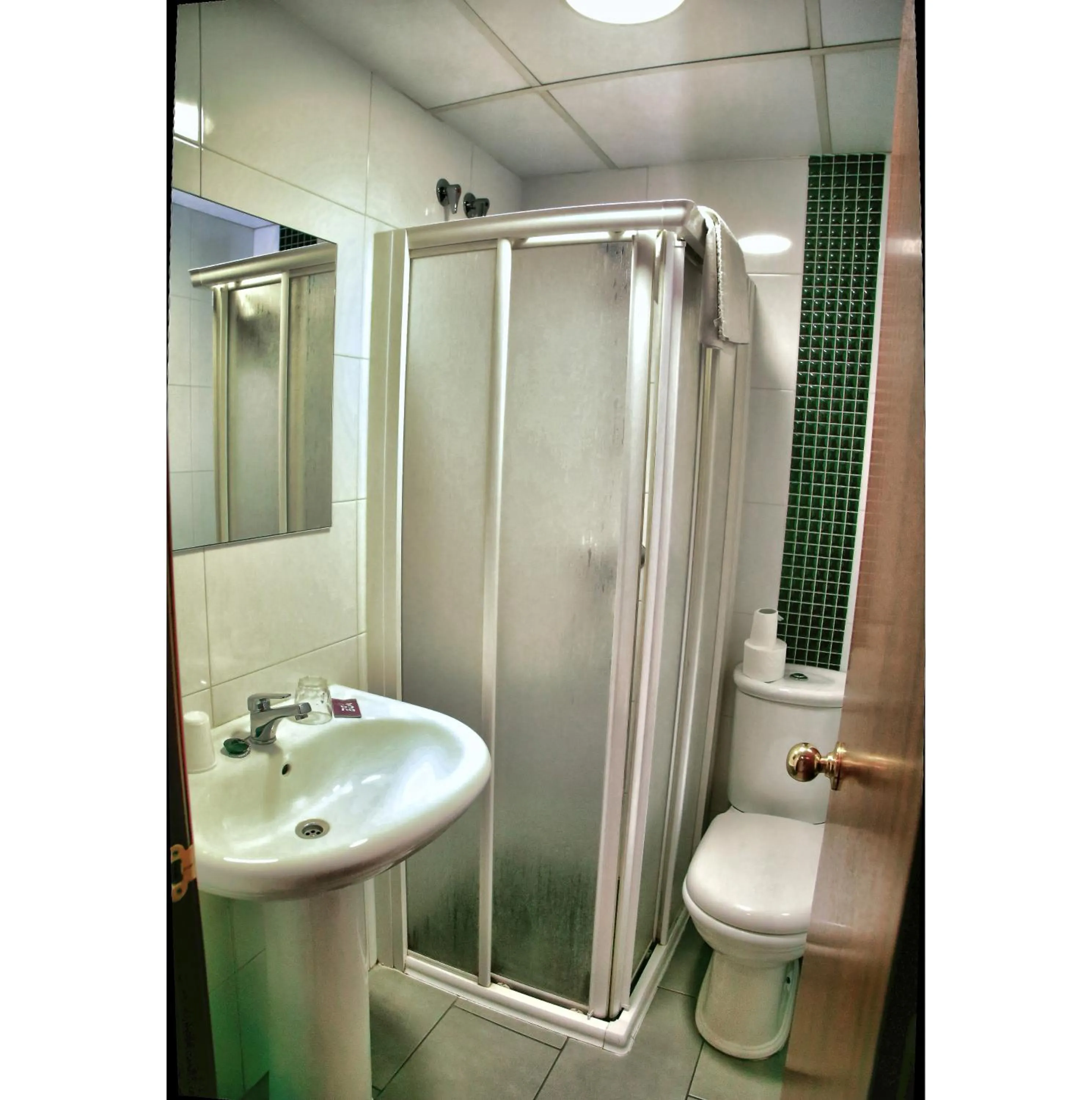 Shower in Hostal Isabel