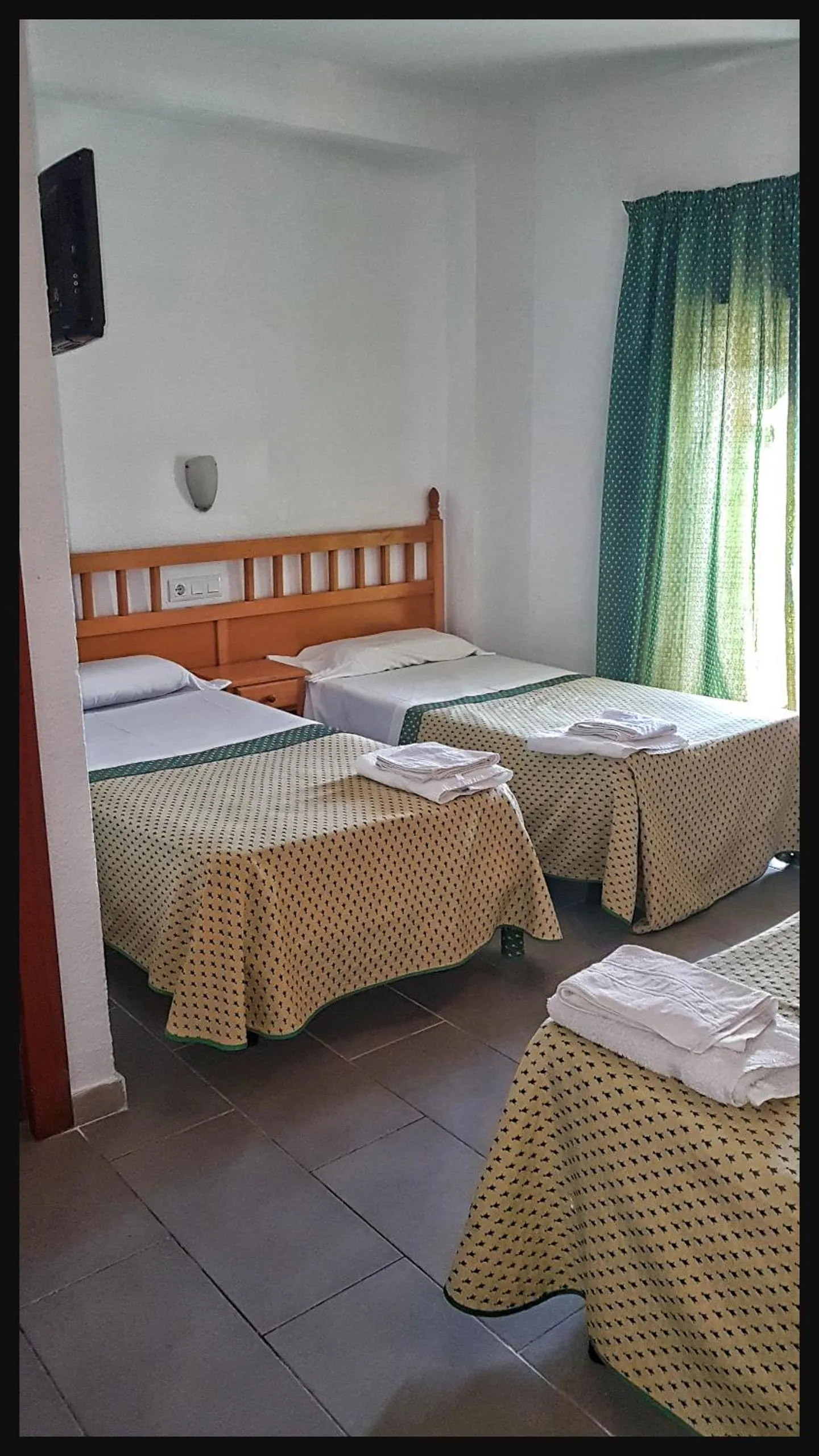 Photo of the whole room, Bed in Hostal Isabel