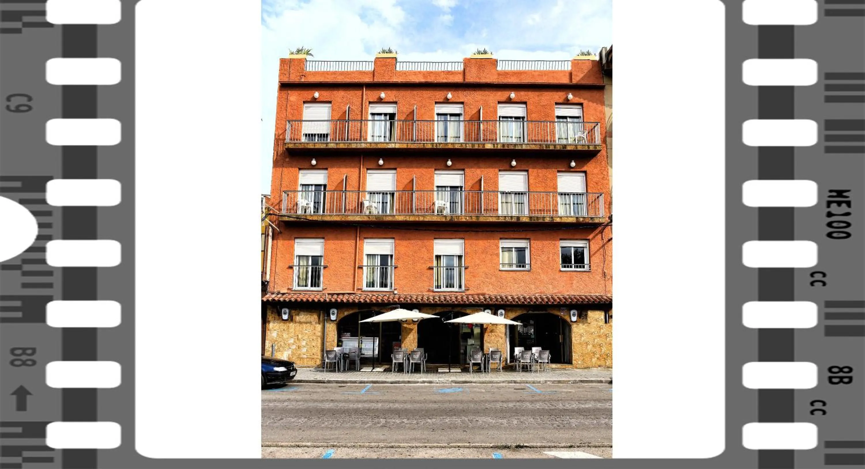 Facade/entrance in Hostal Isabel