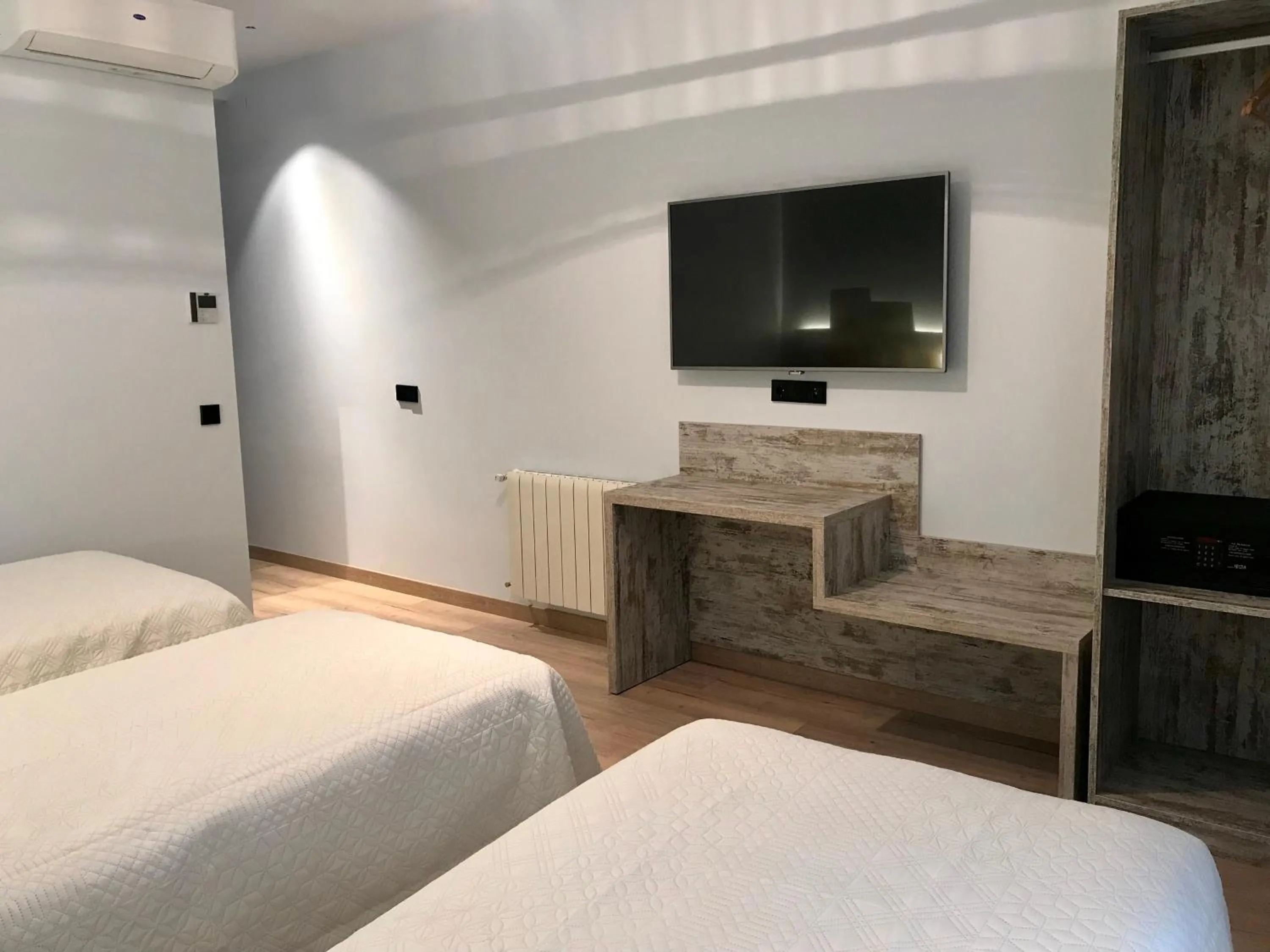 Bed in Hostal Anton Martin