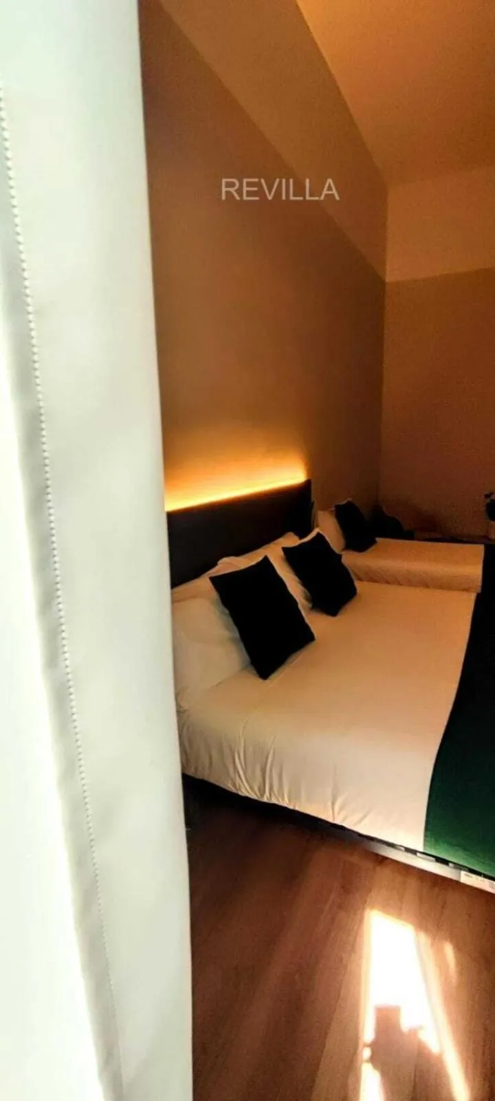 Bed in Hostal Anton Martin