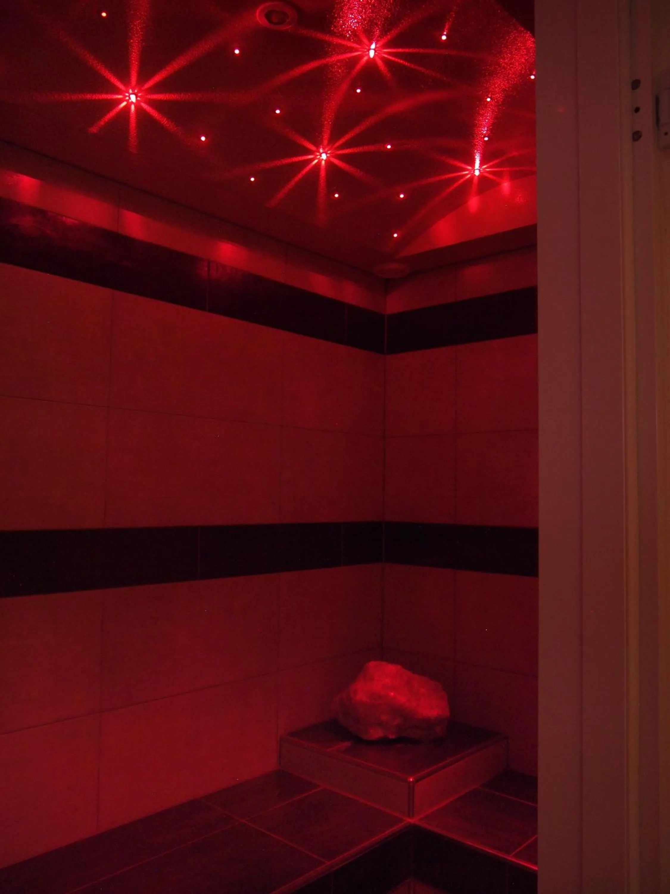 Steam room in Apart-Garni Motnaida