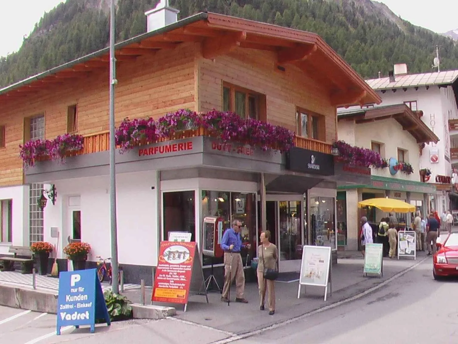 Shopping Area in Apart-Garni Motnaida