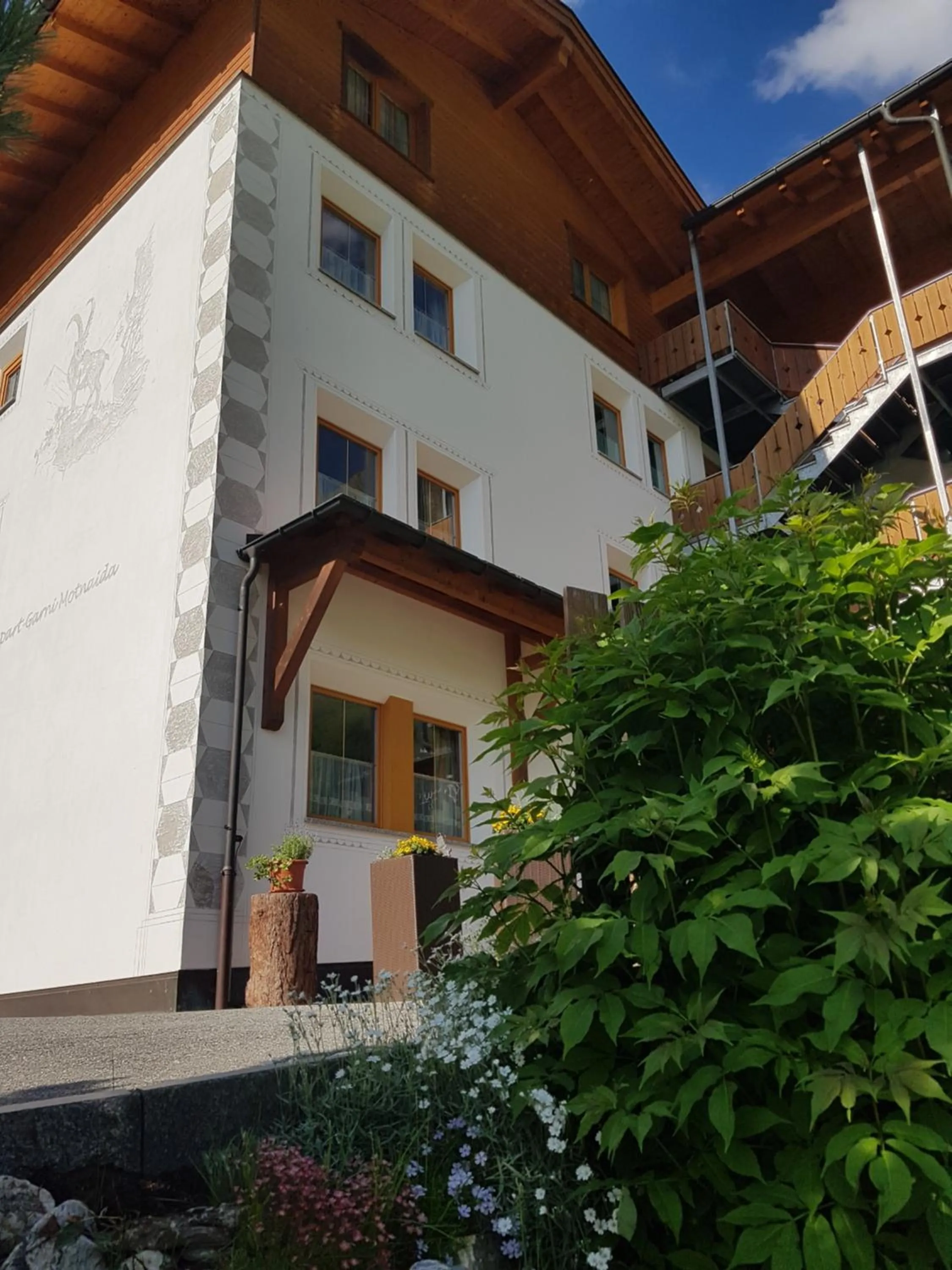 Facade/entrance in Apart-Garni Motnaida