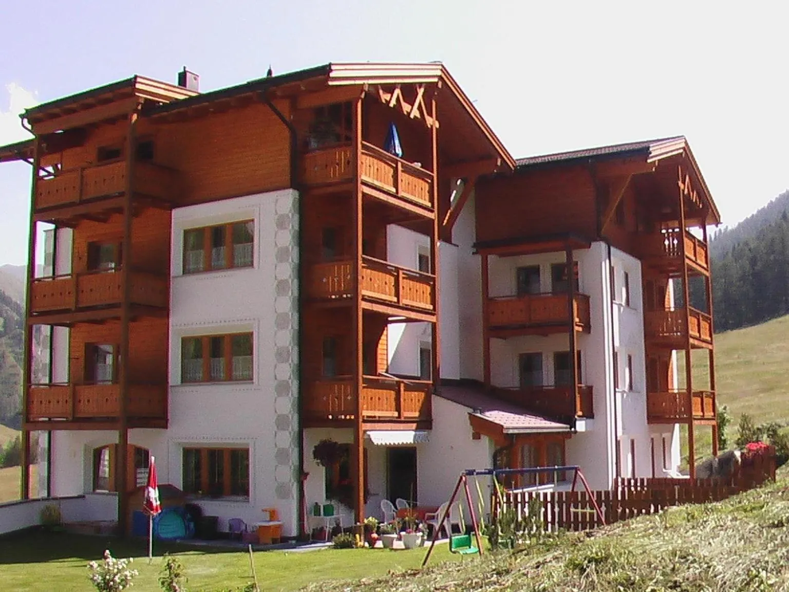 Property building in Apart-Garni Motnaida