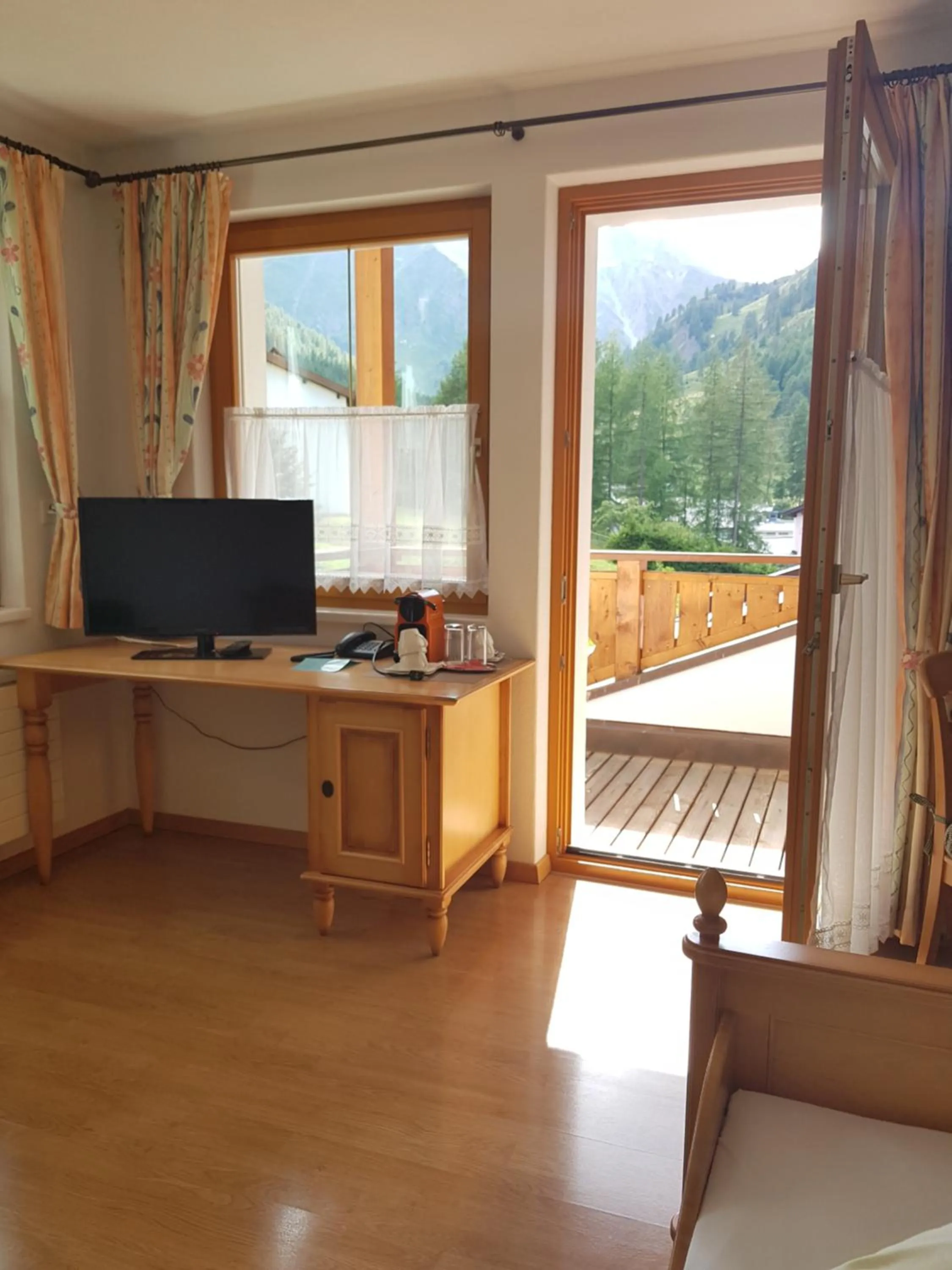 Garden view in Apart-Garni Motnaida