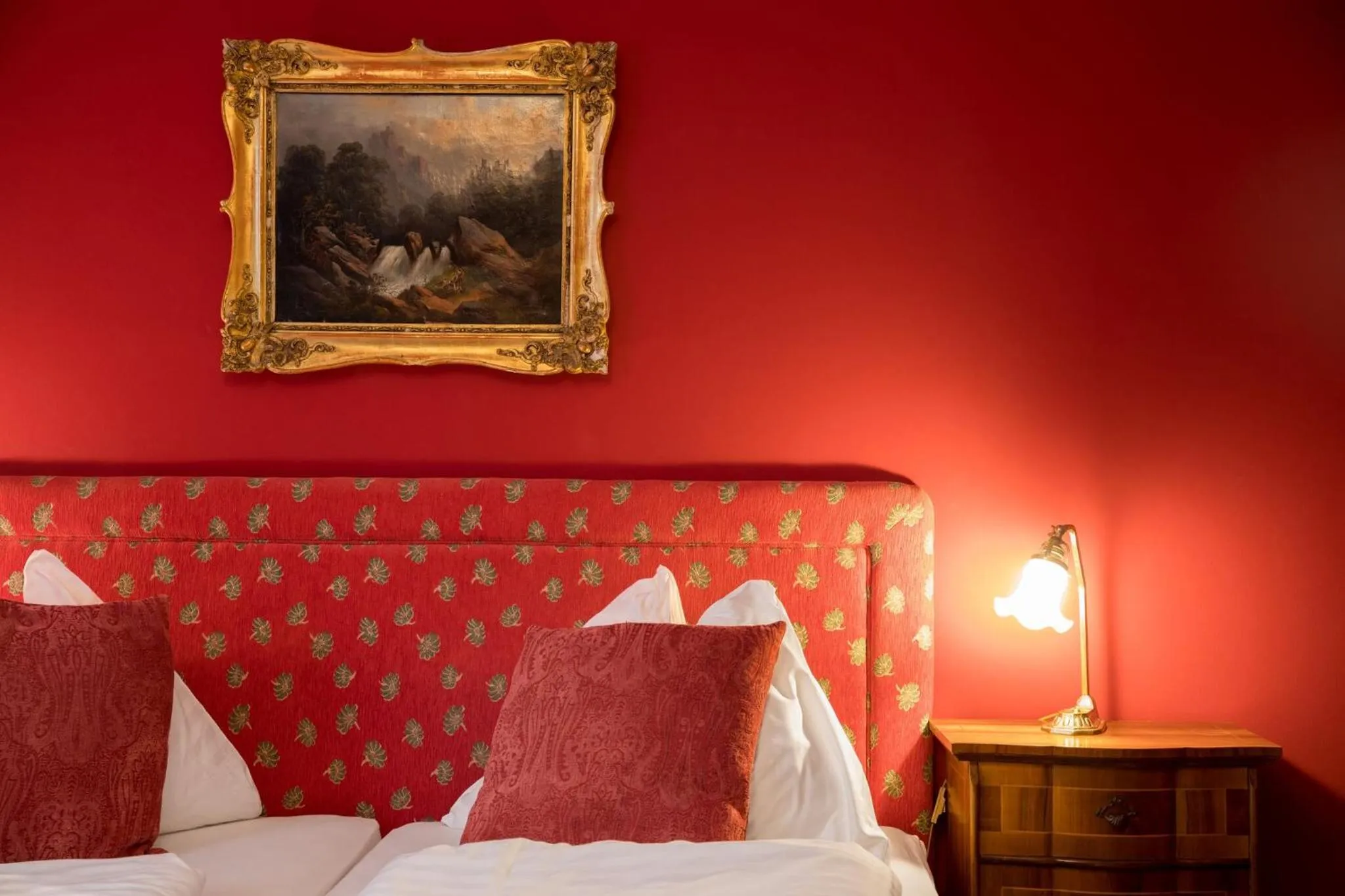 Decorative detail, Bed in Hotel Nibelungenhof