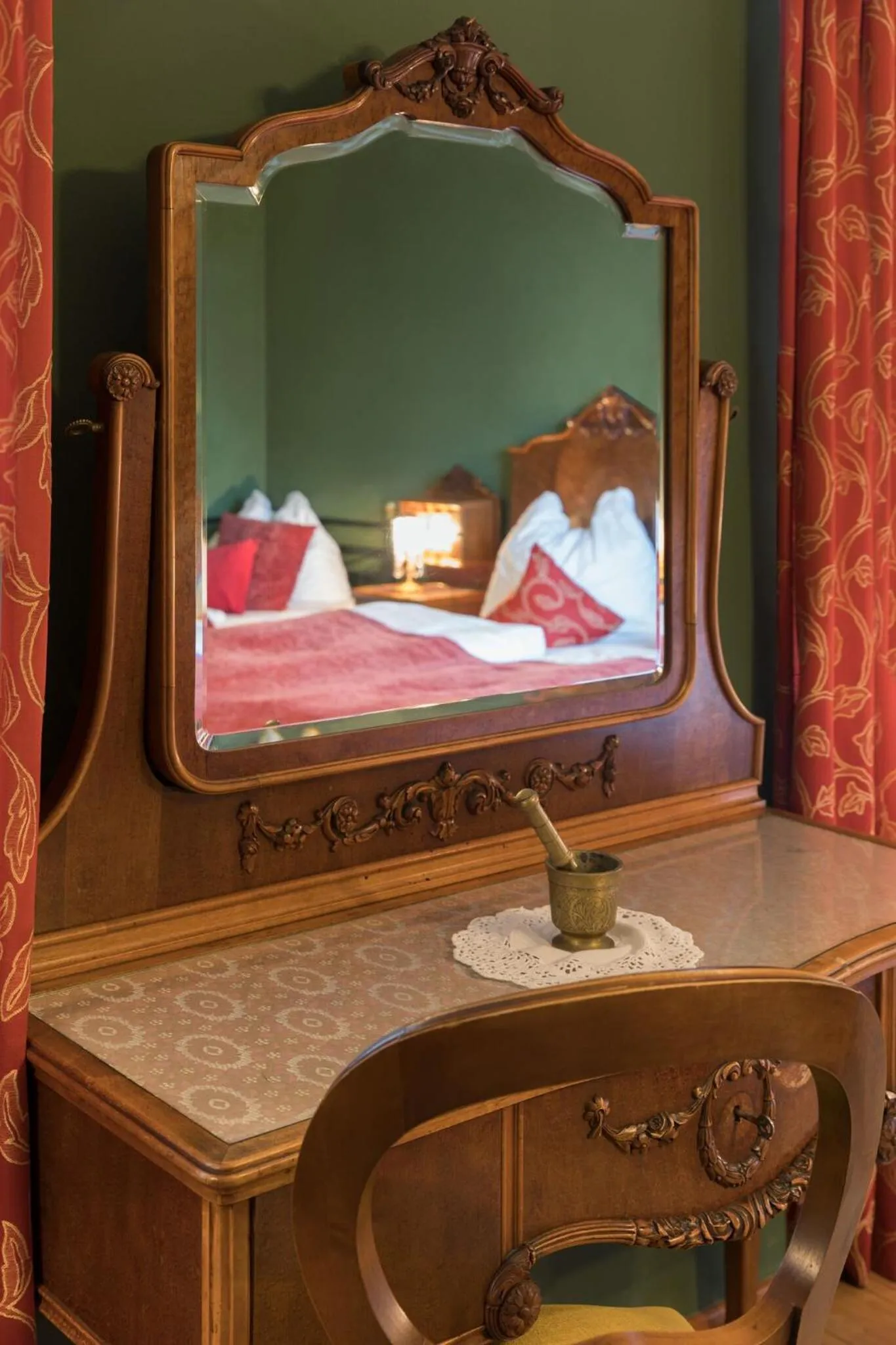 Decorative detail, Bed in Hotel Nibelungenhof