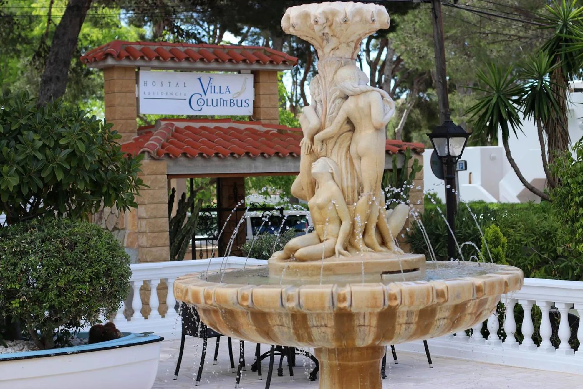 Villa Columbus Rooms and Restaurant