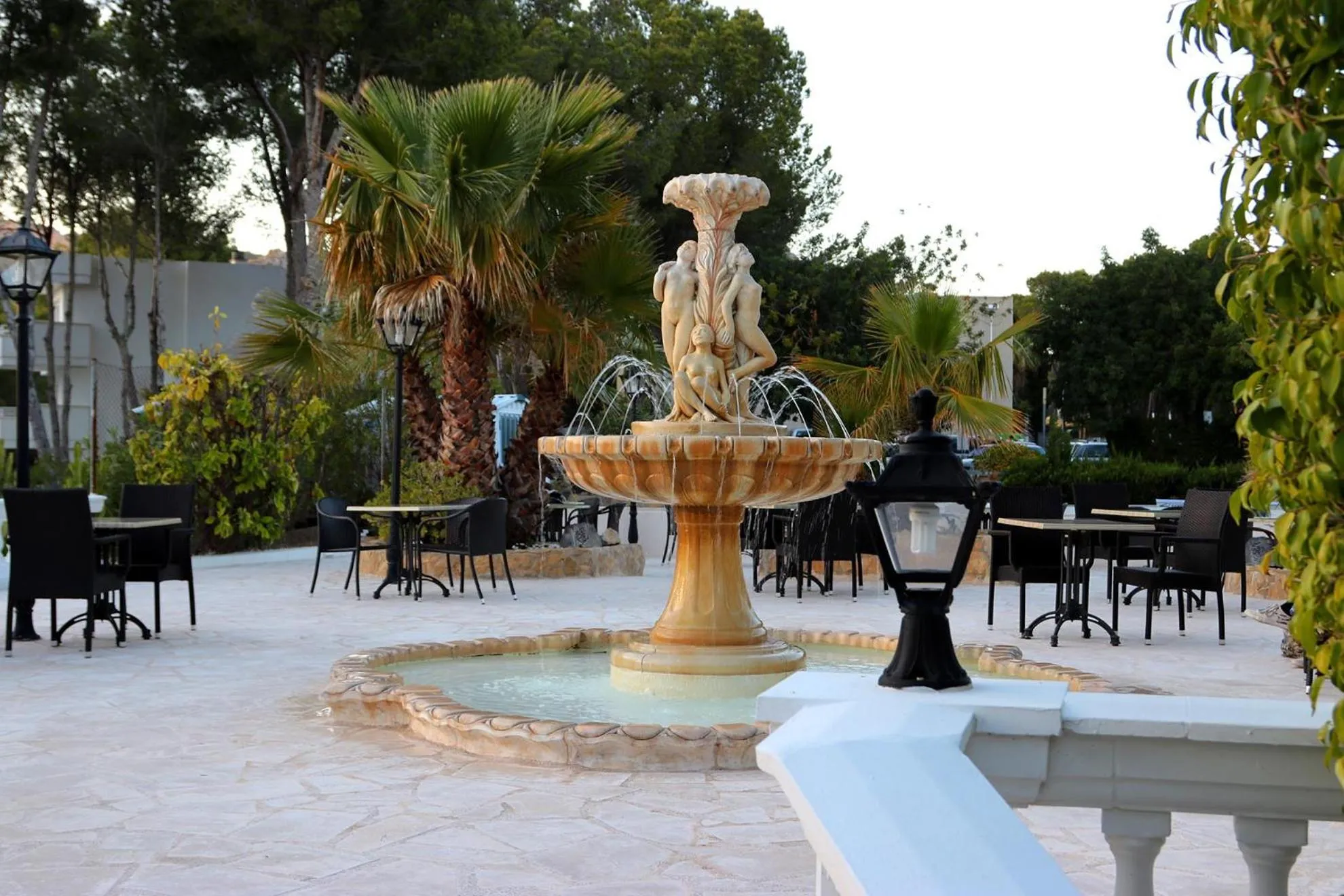 Villa Columbus Rooms and Restaurant