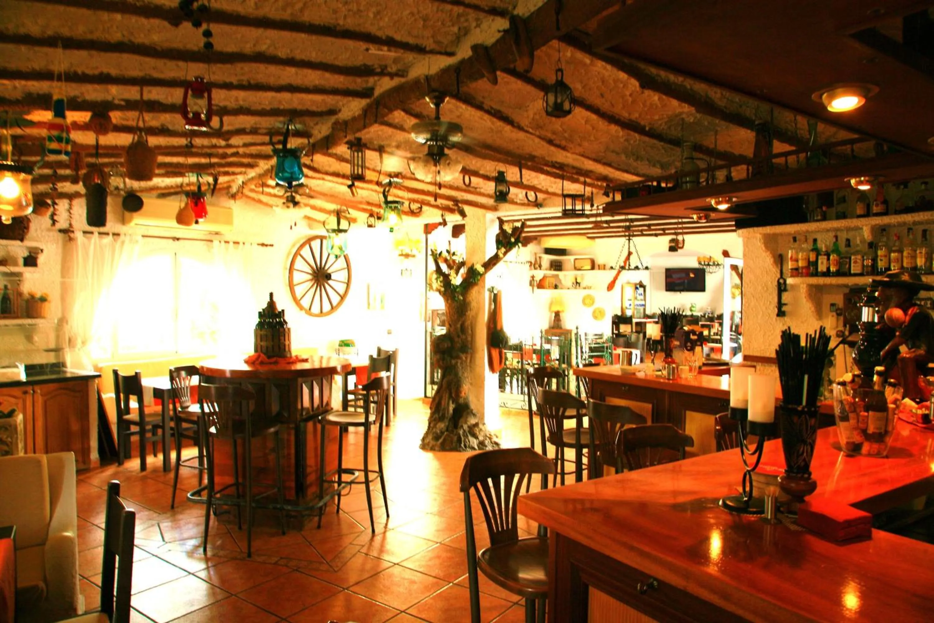 Restaurant/places to eat in Villa Columbus Rooms and Restaurant