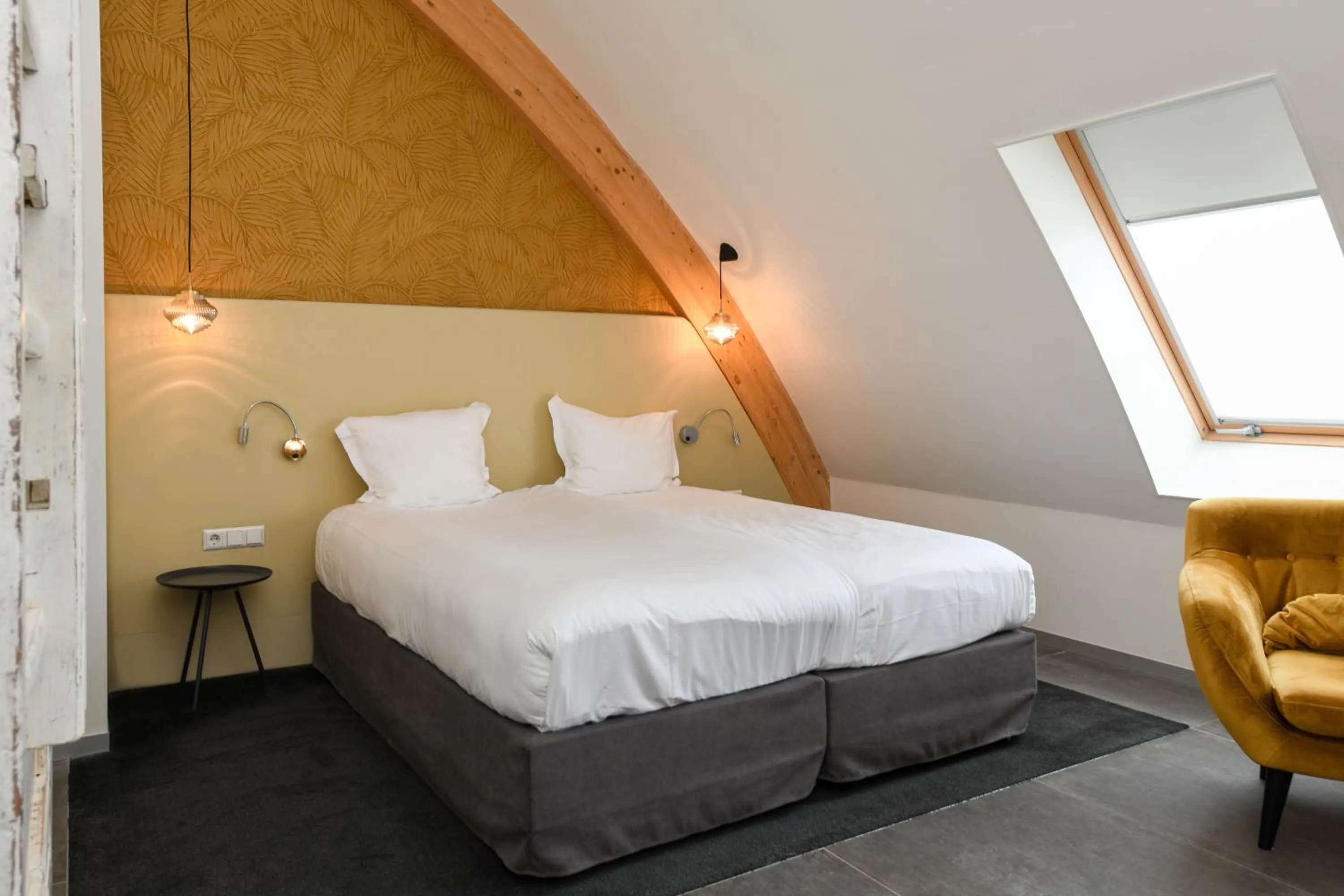 Bed in Hotel De Roode Schuur