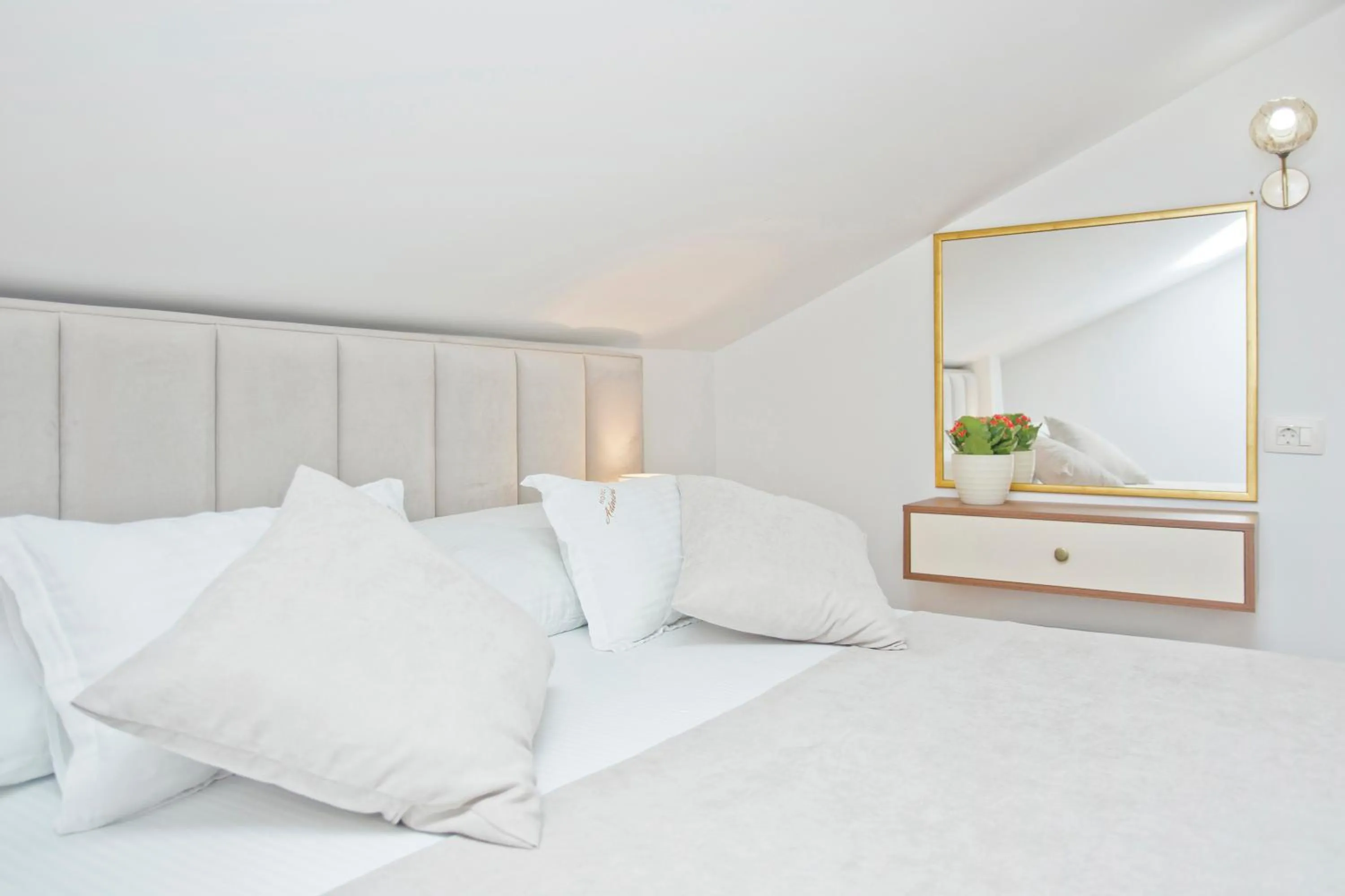 Bedroom, Bed in Hotel Admiral