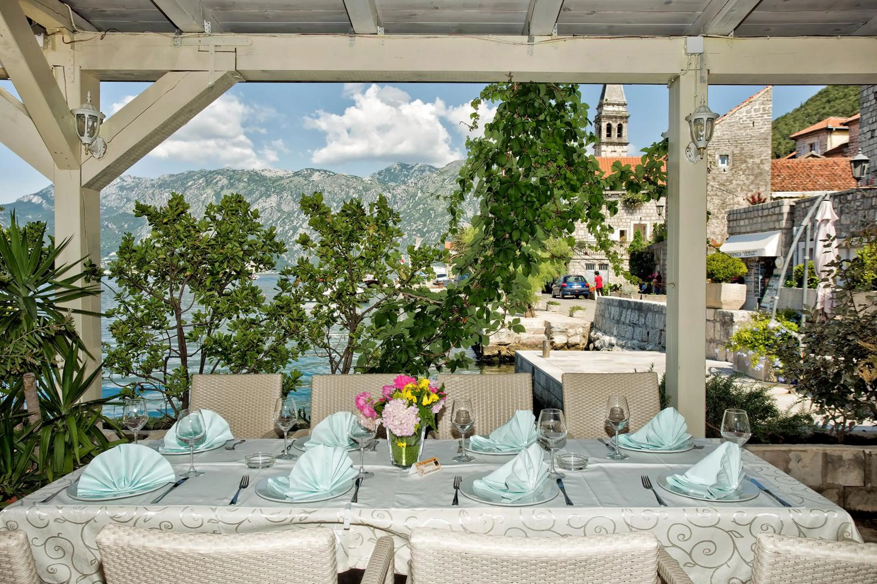 Restaurant/places to eat in Hotel Admiral