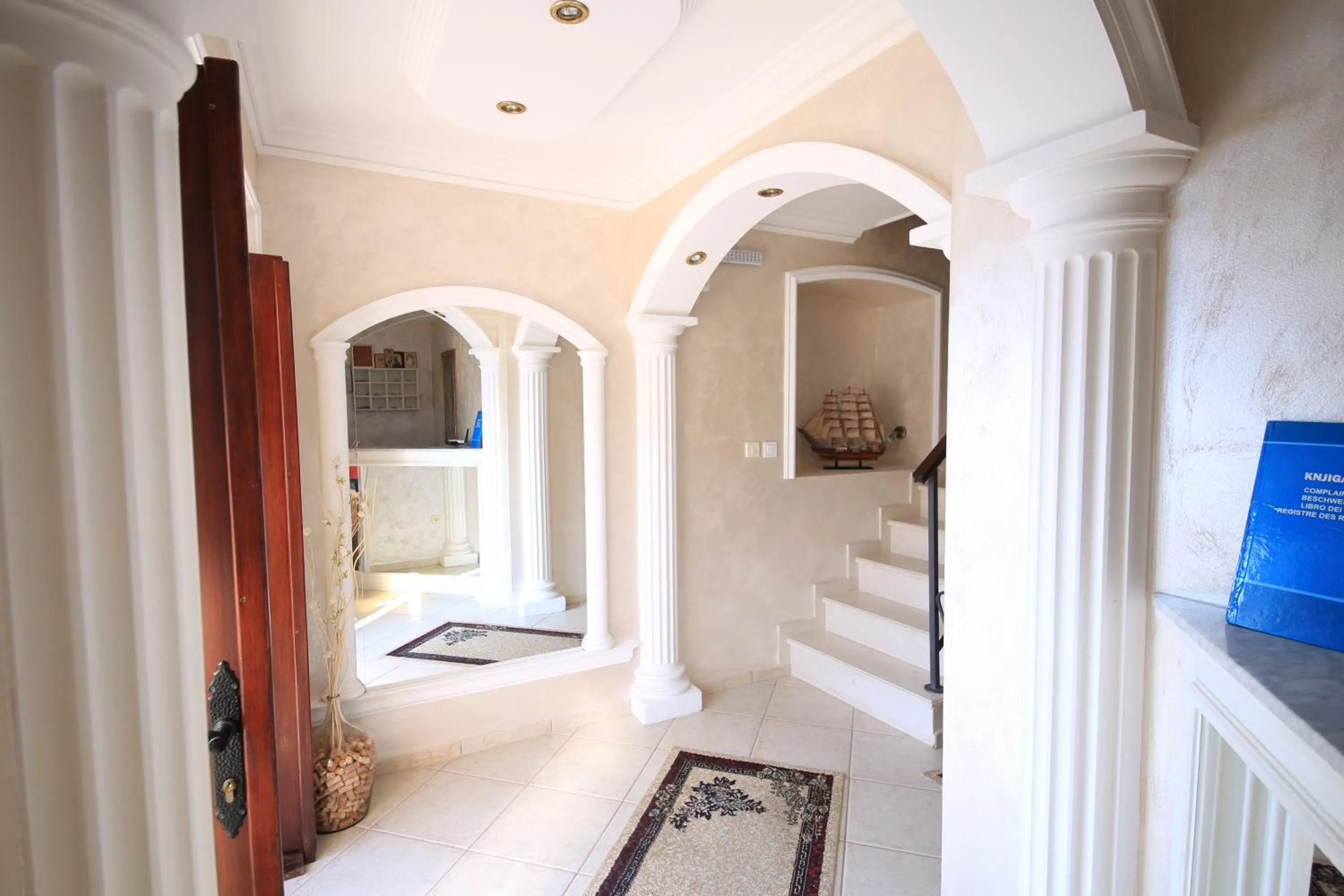 Lobby or reception, Bed in Hotel Admiral