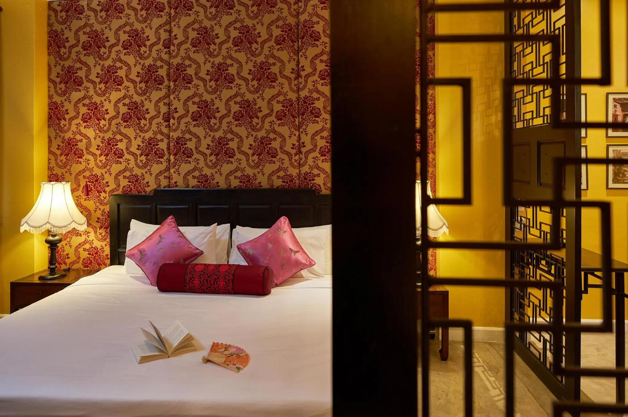 Bed in Shanghai Mansion Bangkok