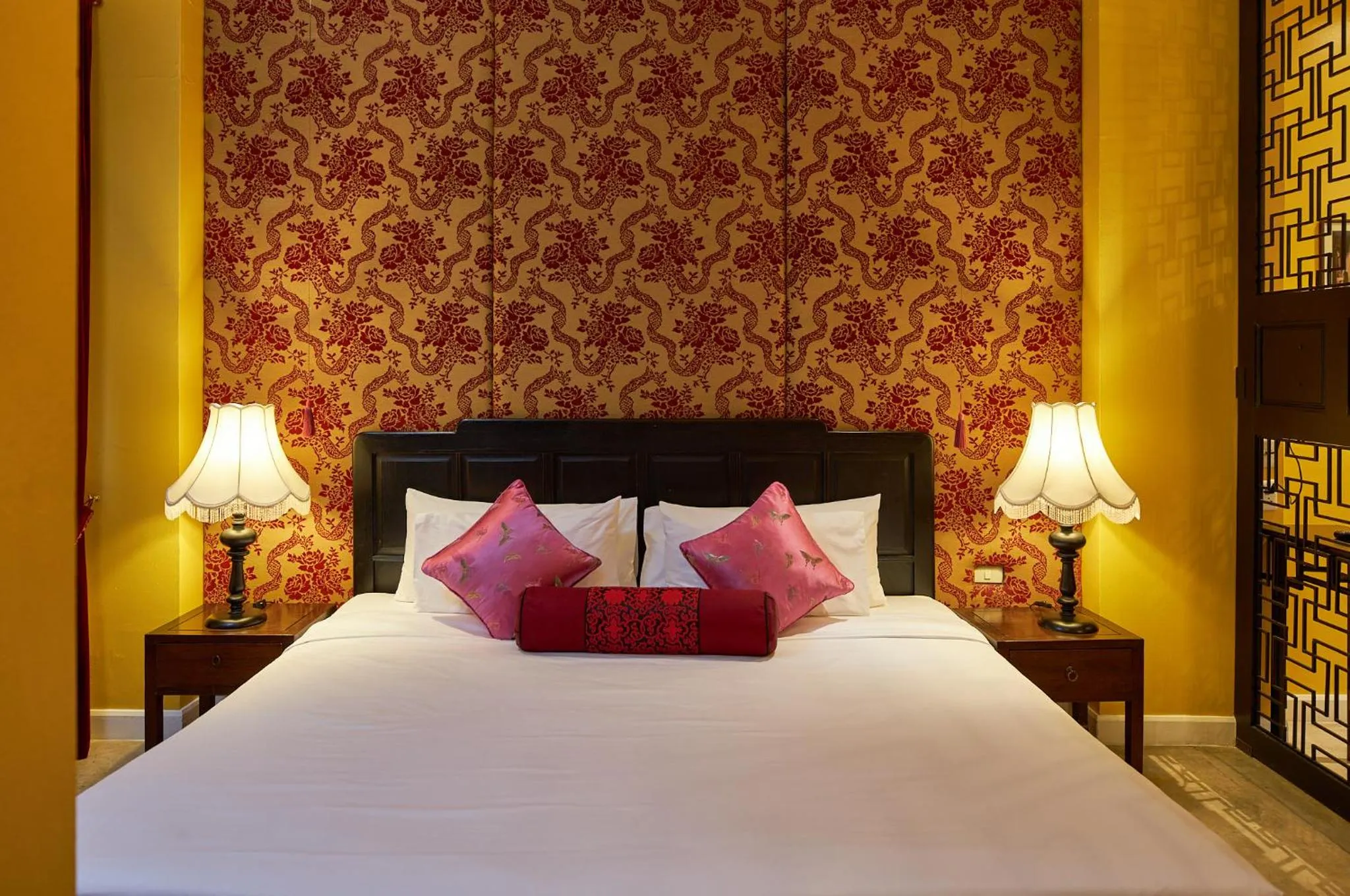 Bed in Shanghai Mansion Bangkok