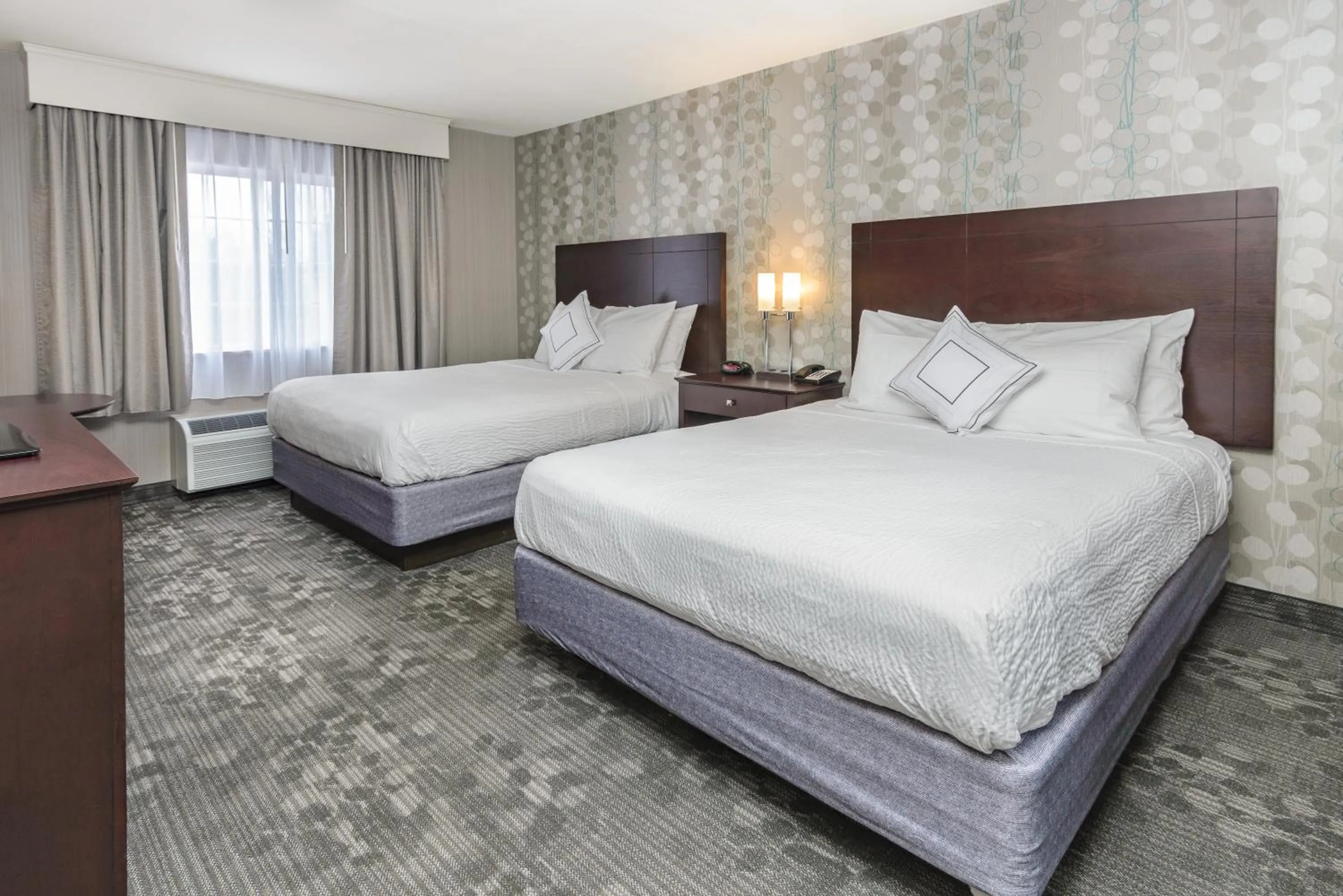 Bed in Best Western Concord Inn and Suites