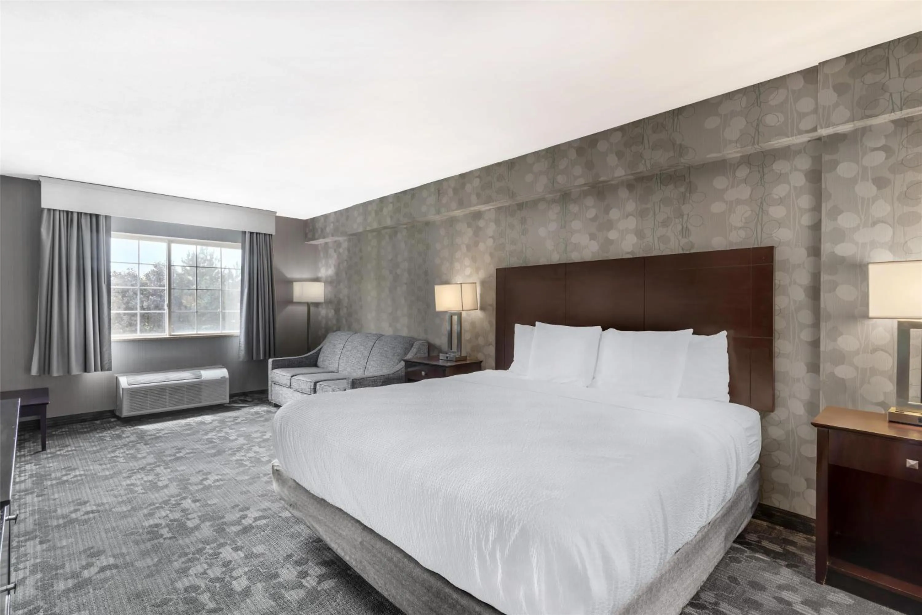 Bedroom, Bed in Best Western Concord Inn and Suites