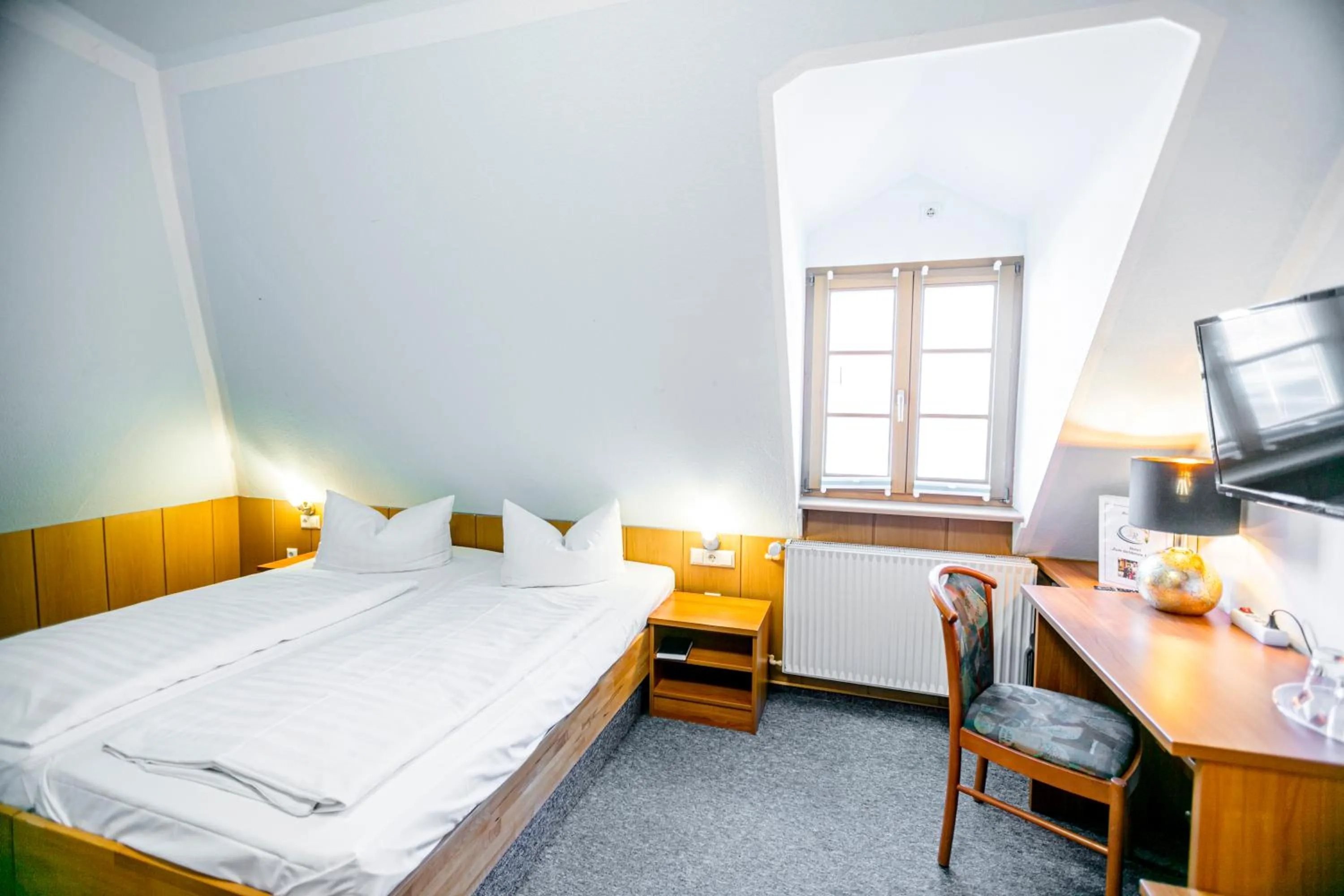 Bed in Hotel Zum Goldenen Löwen