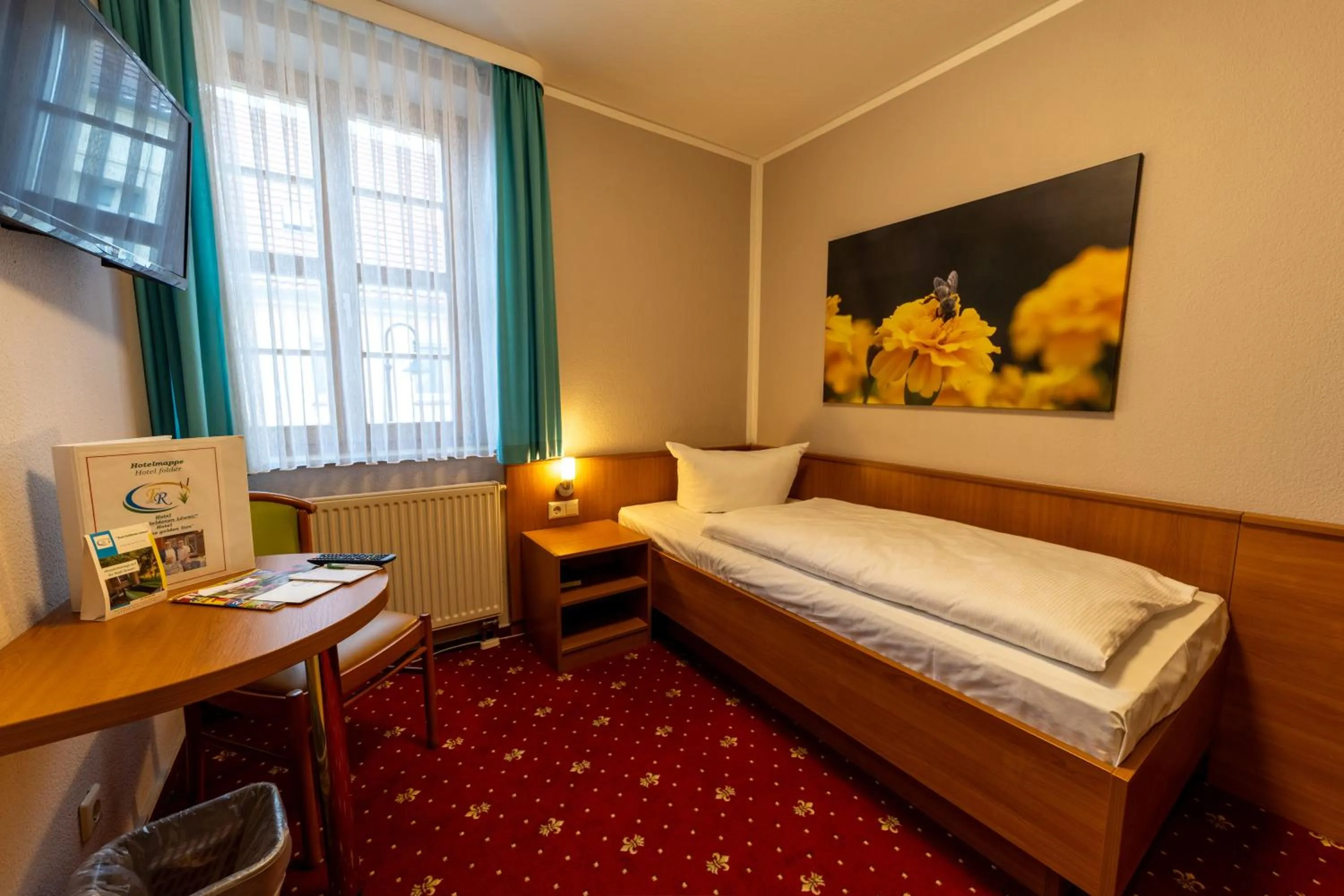 Bed in Hotel Zum Goldenen Löwen