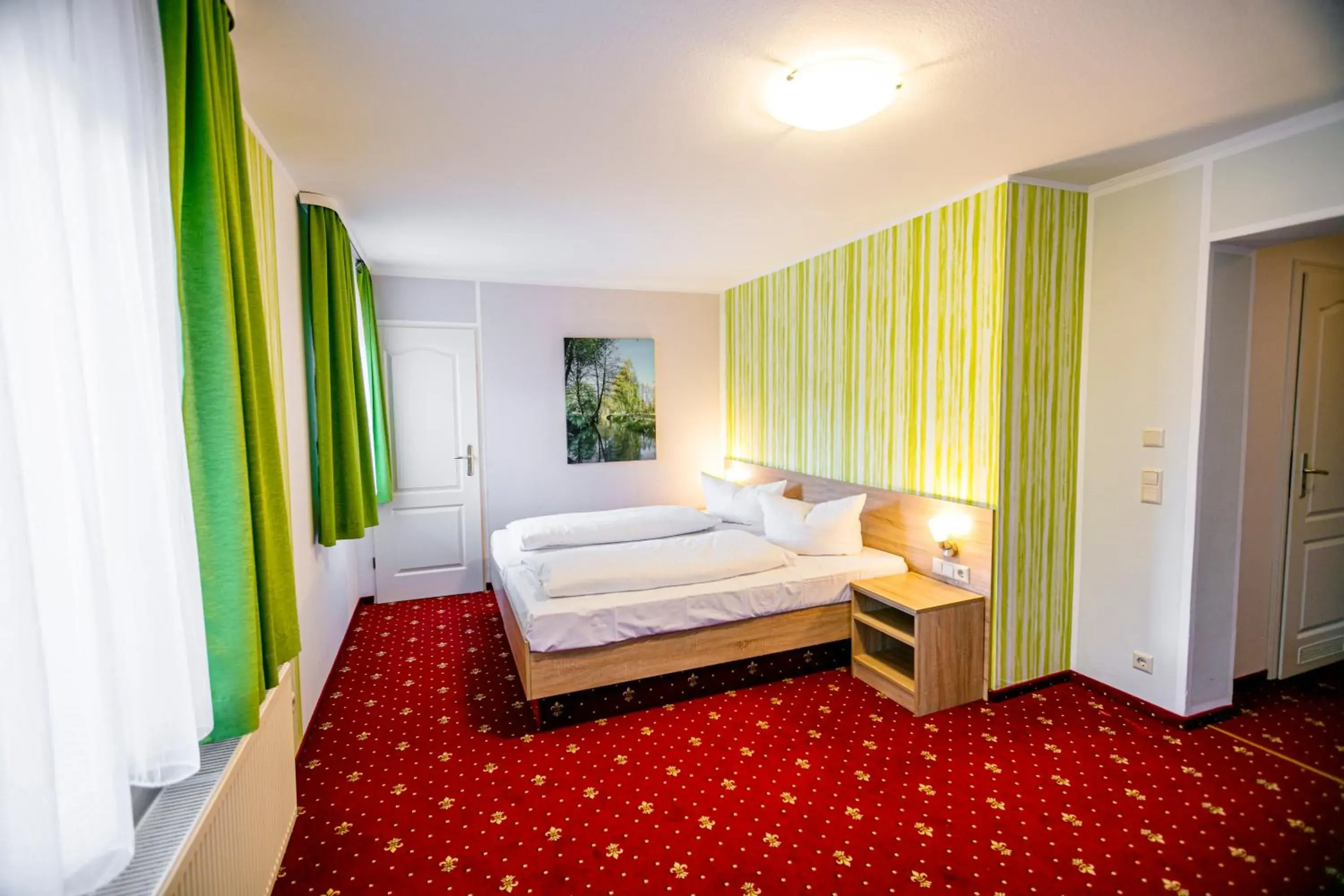 Double Room with Balcony - single occupancy in Hotel Zum Goldenen Löwen Double Room with Balcony - single occupancy in Hotel Zum Goldenen Löwen