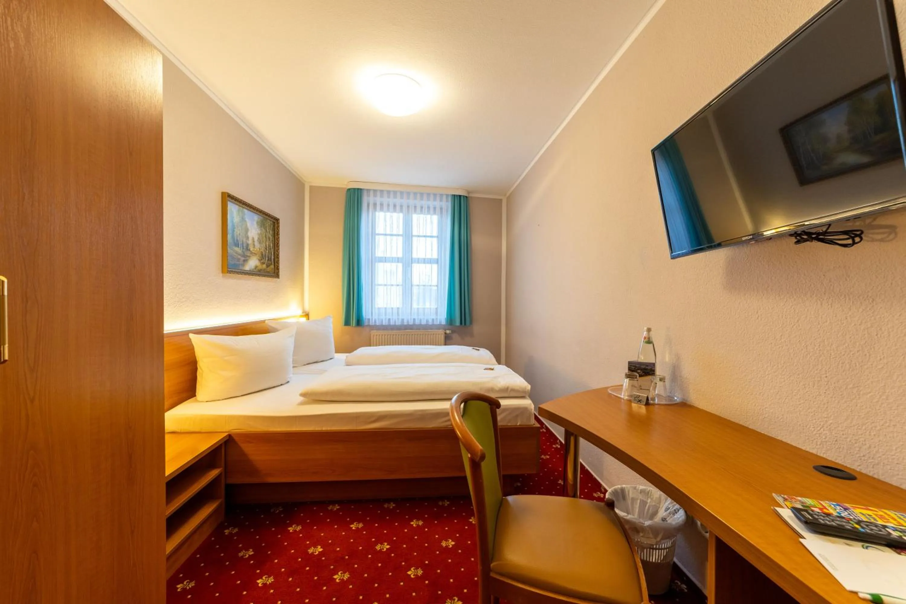 Bed in Hotel Zum Goldenen Löwen