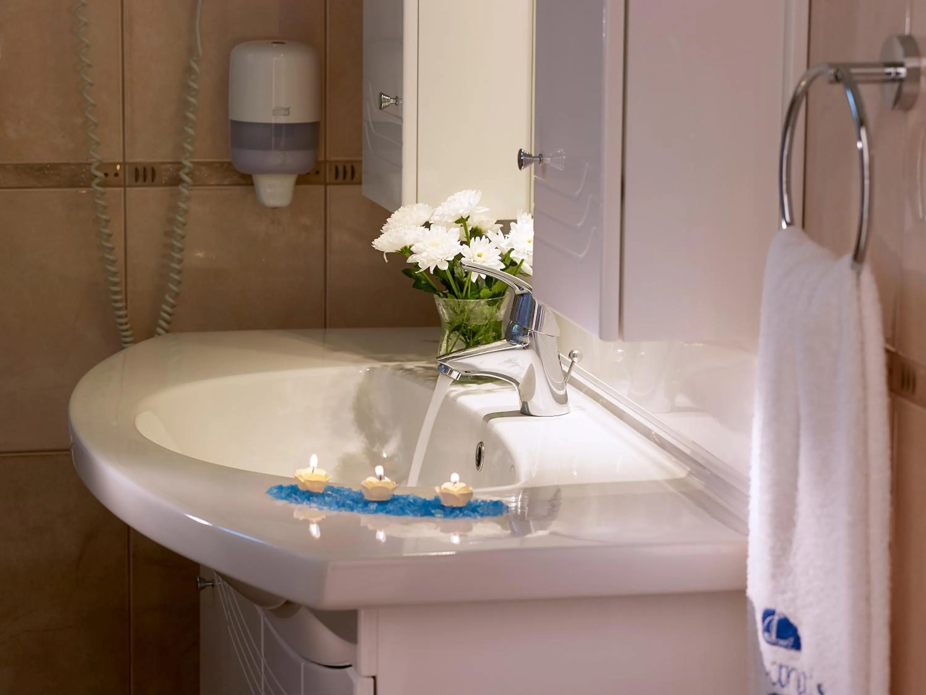 Bathroom in Avantis Suites Hotel