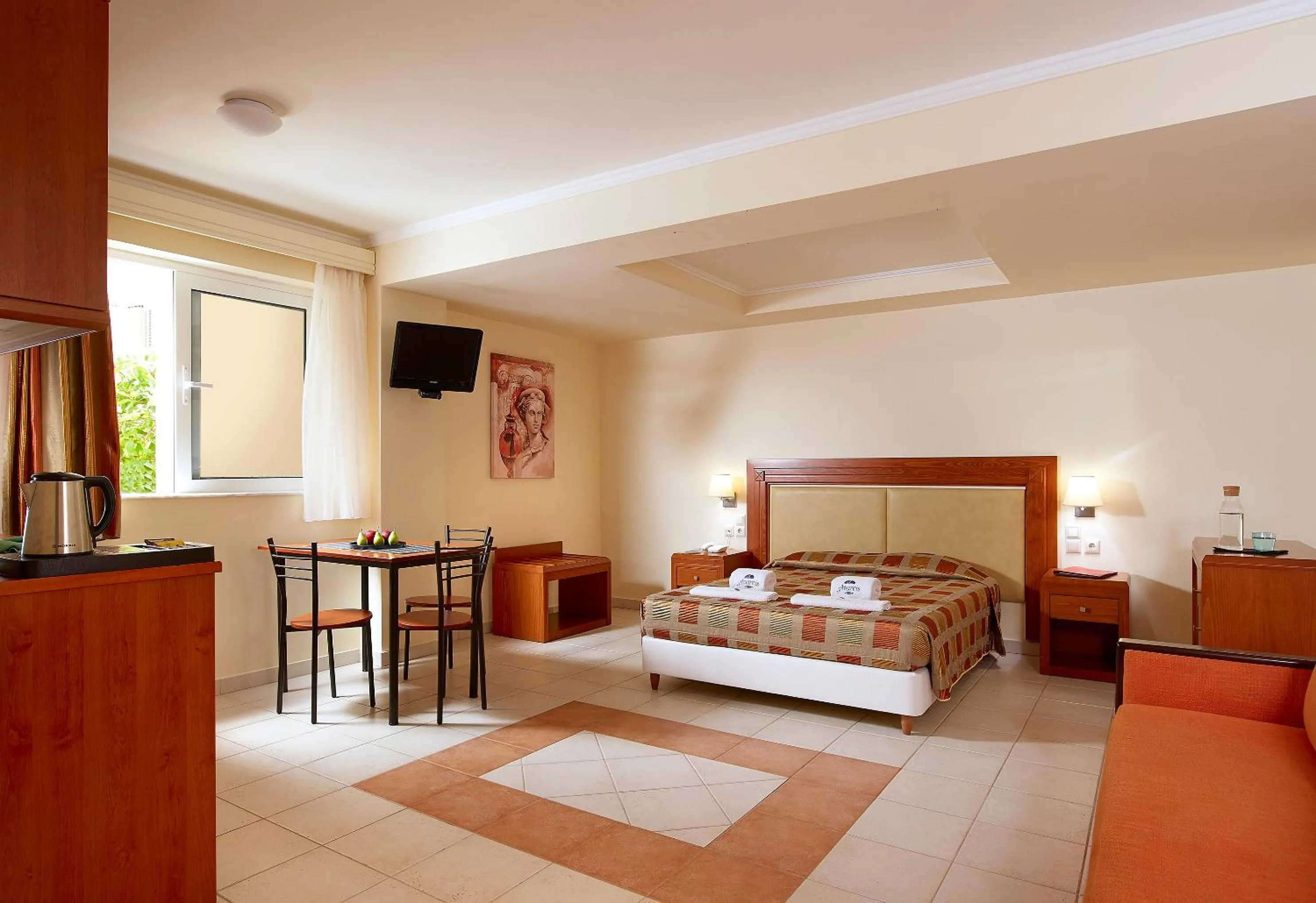 Communal lounge/ TV room, Bed in Avantis Suites Hotel