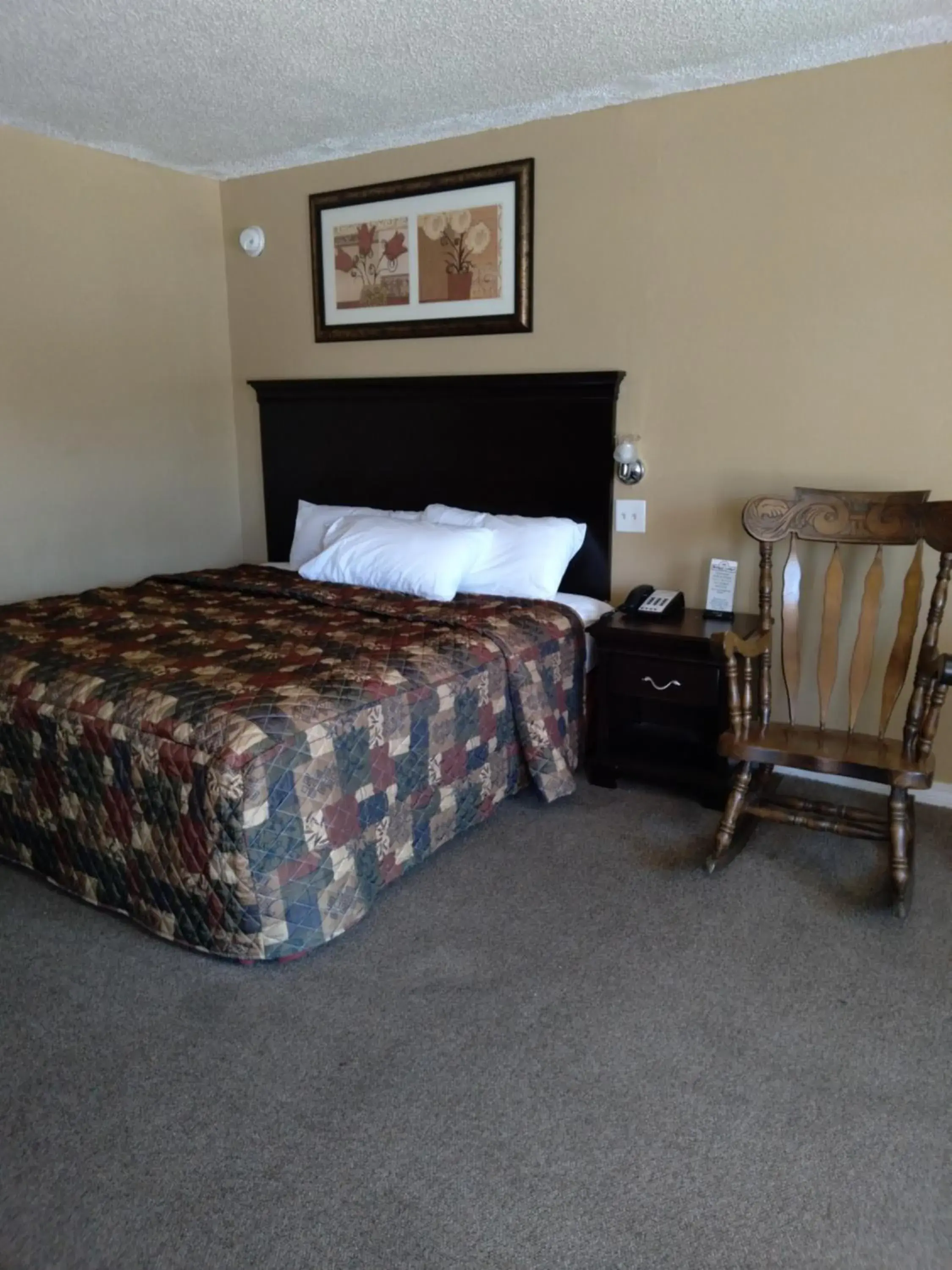 Deluxe King Room in Budget Lodge Mount Dora Deluxe King Room in Budget Lodge Mount Dora