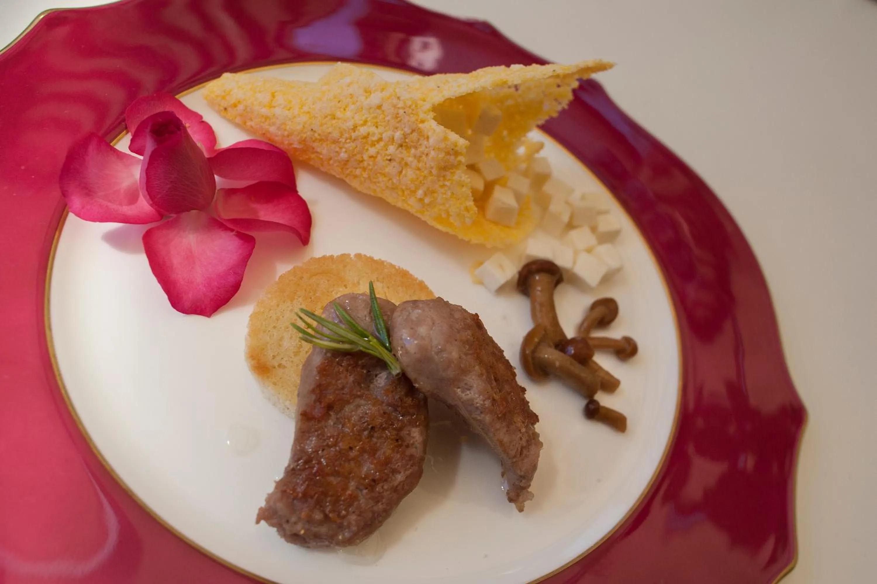 Restaurant/places to eat in Hotel Luis