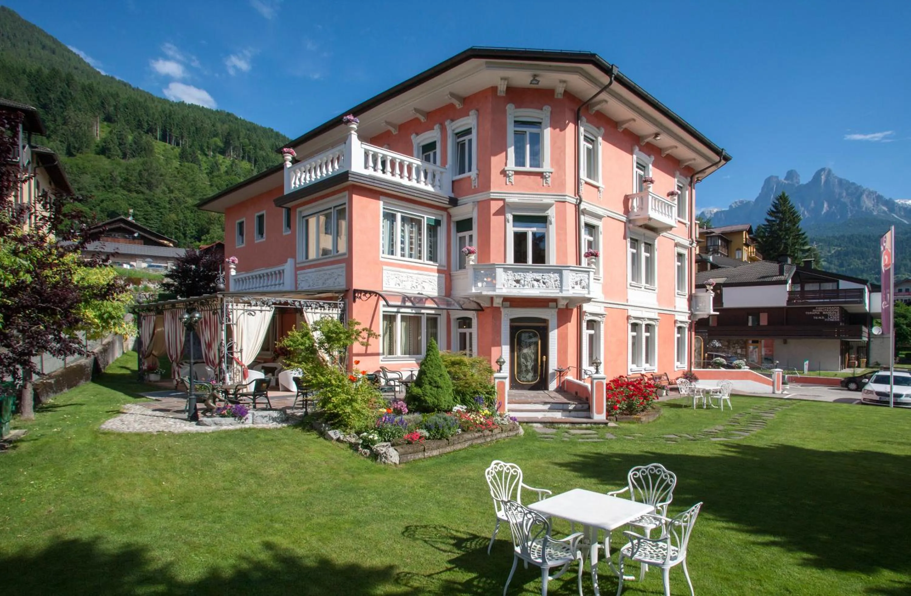 Property building in Hotel Luis