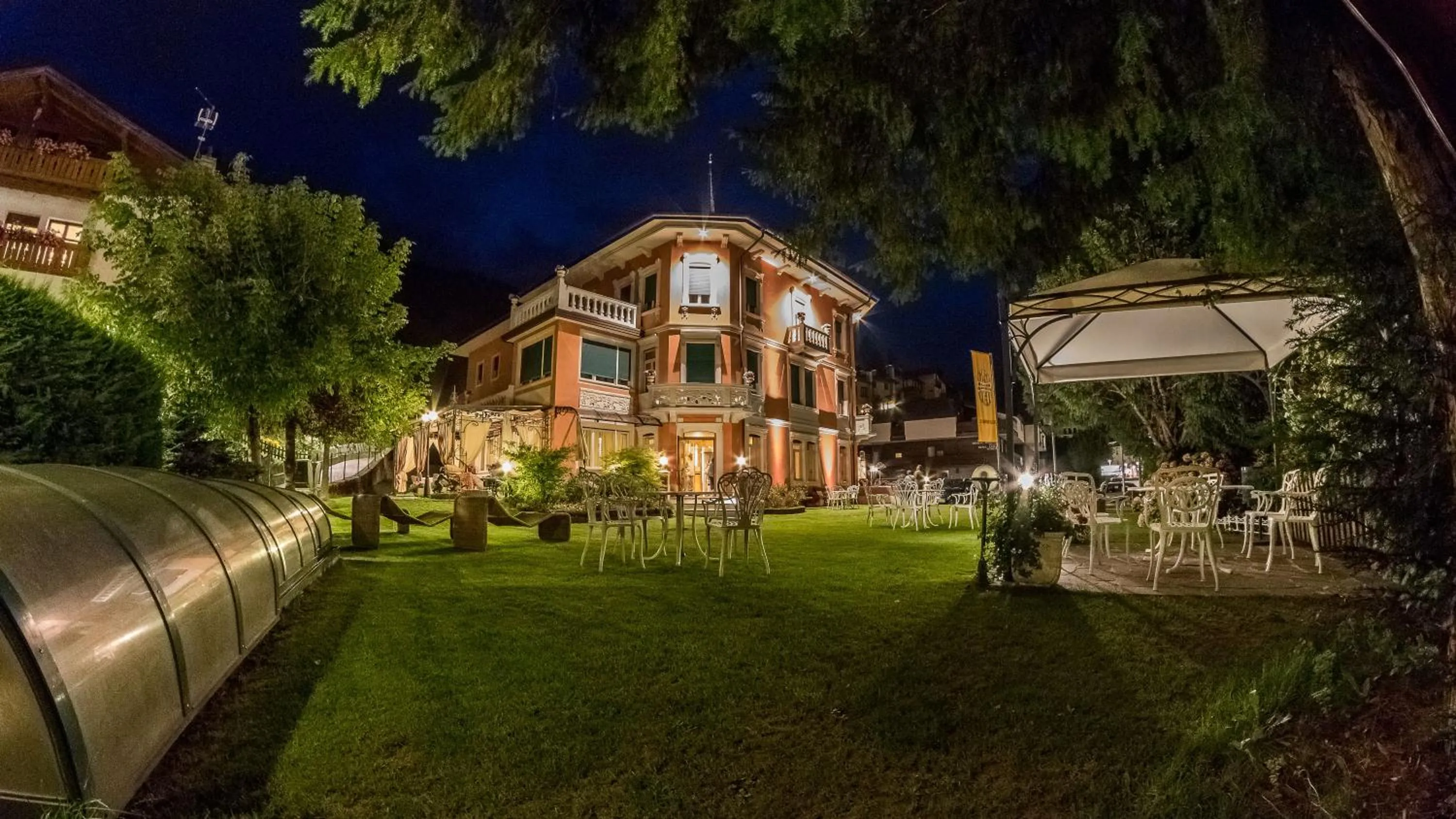 Facade/entrance in Hotel Luis