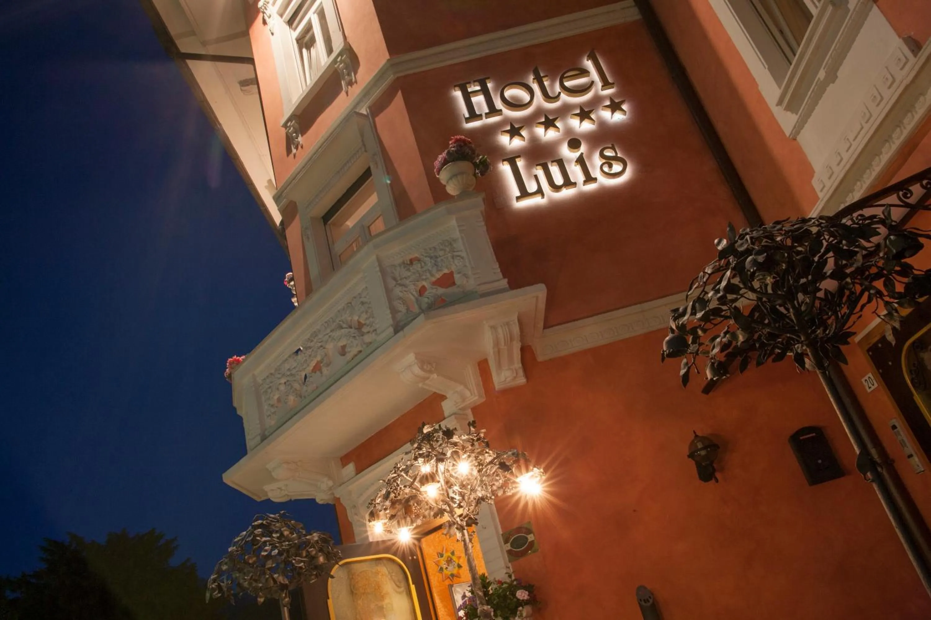 Property building in Hotel Luis