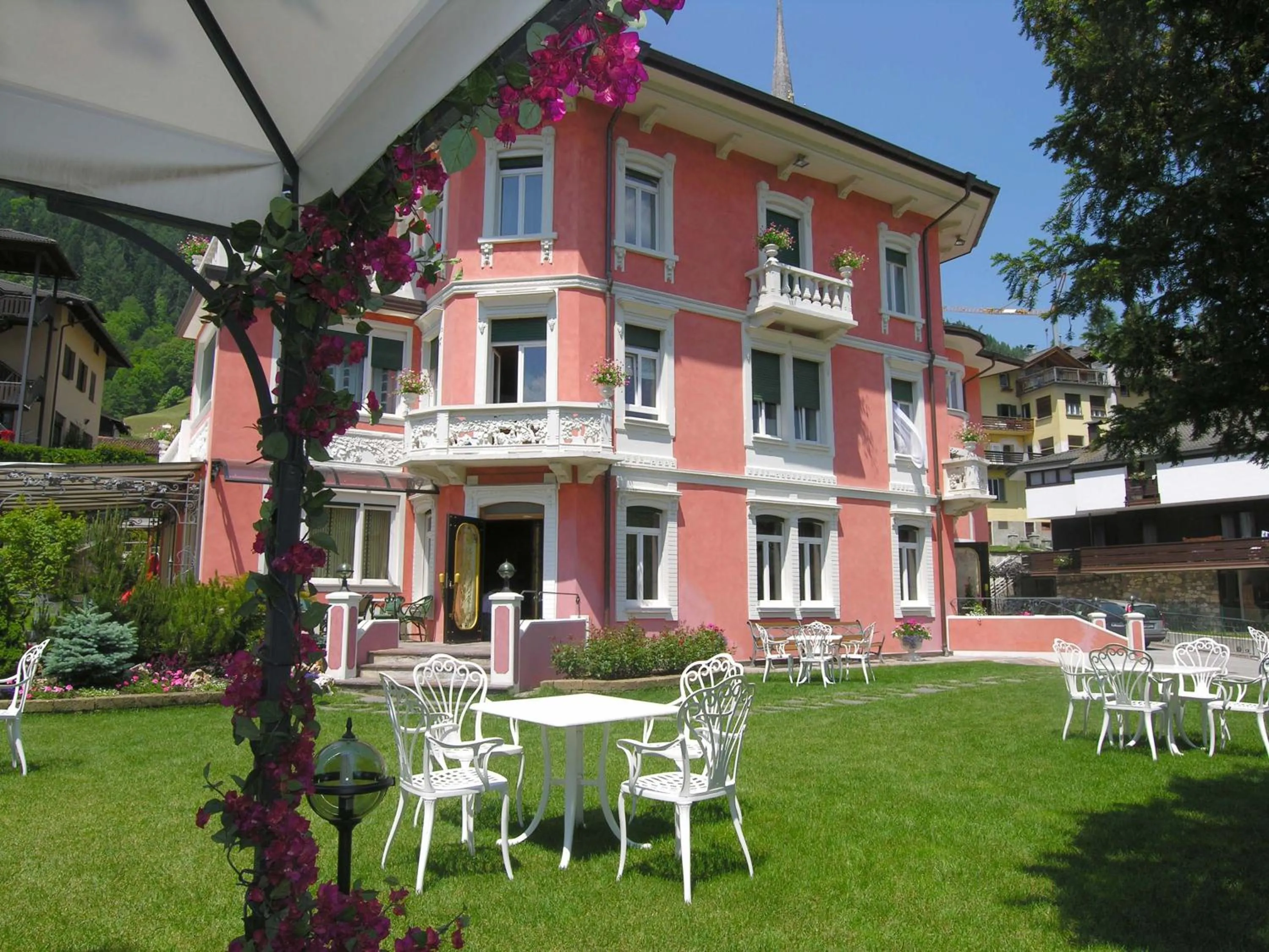 Property building in Hotel Luis