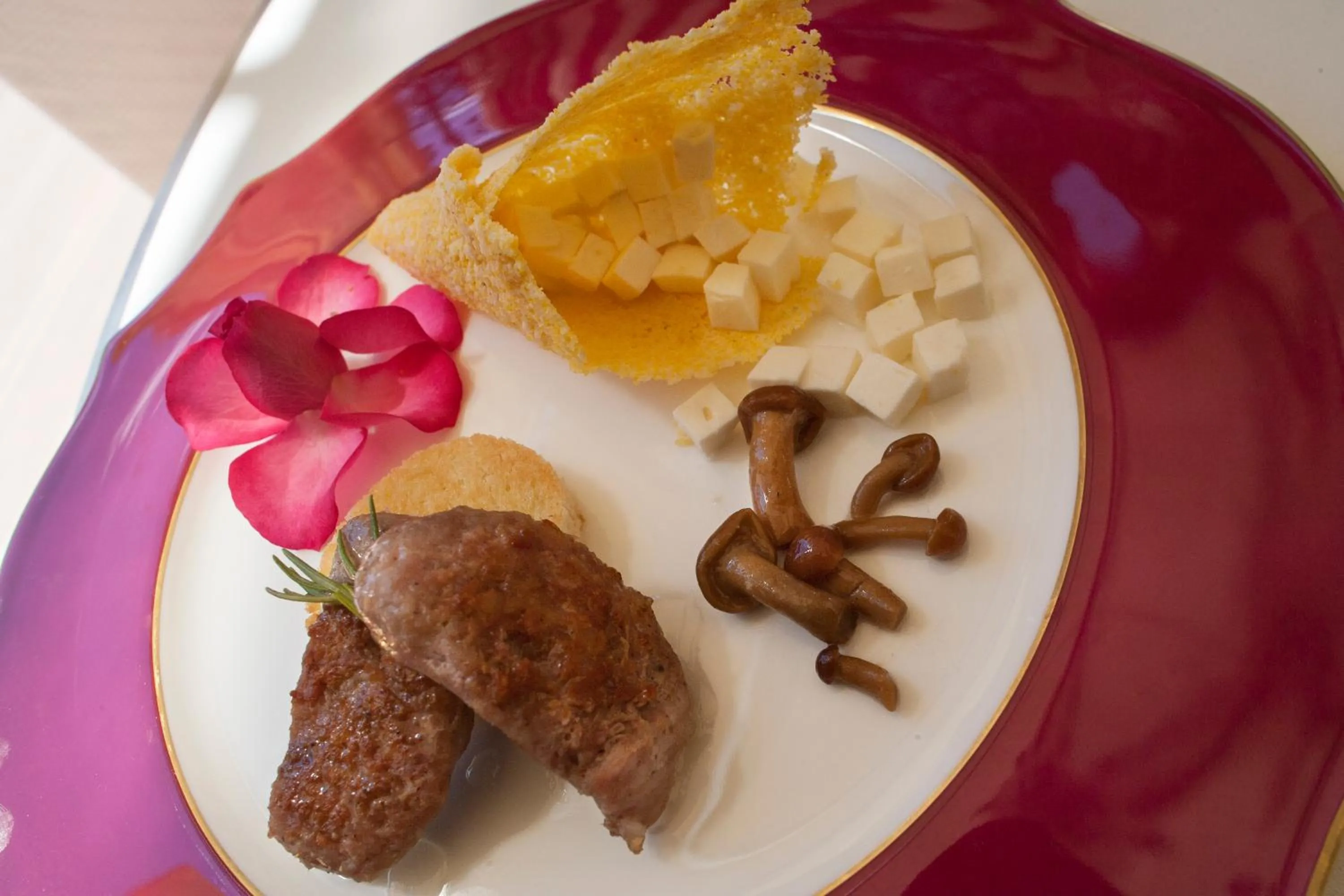 Restaurant/places to eat in Hotel Luis