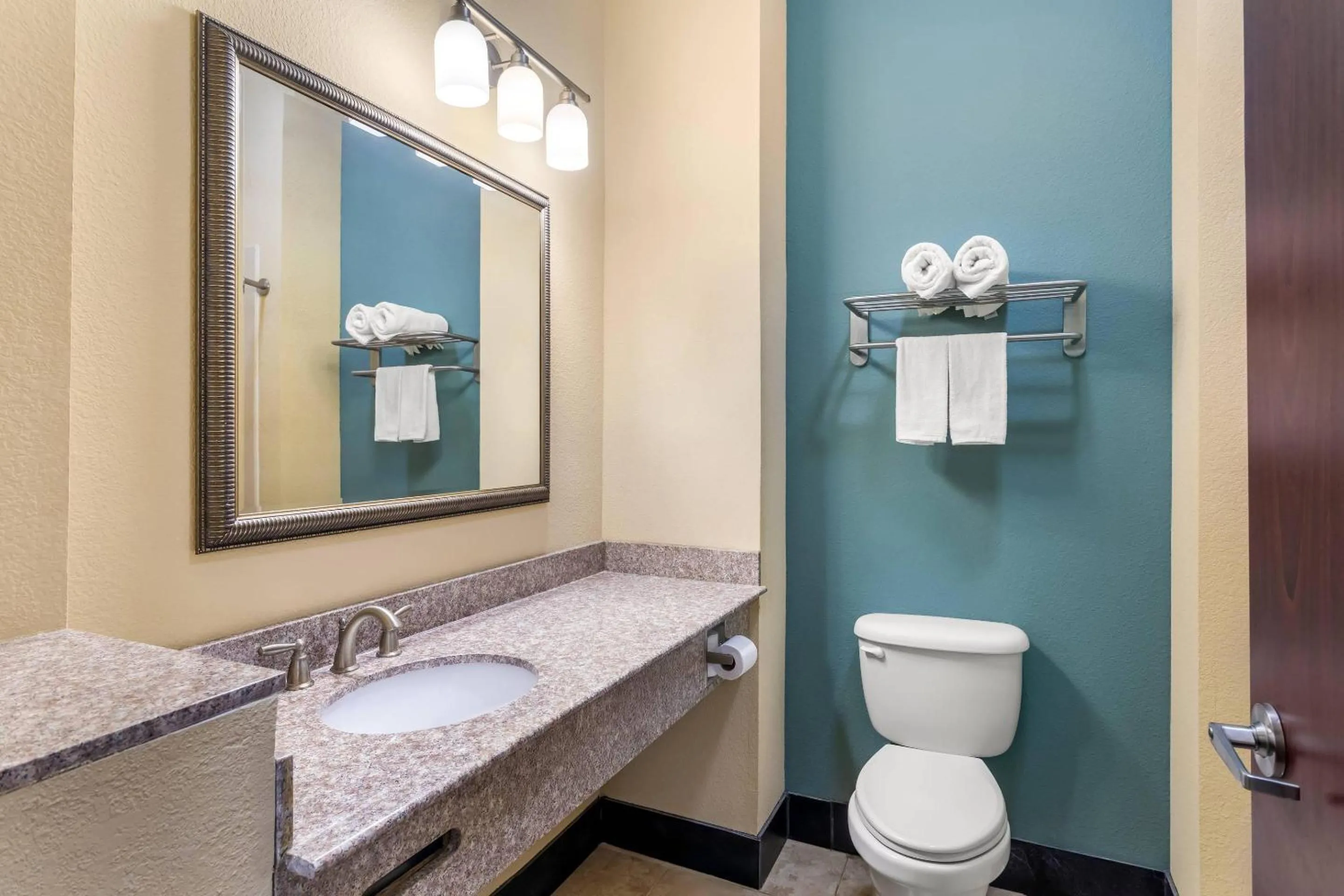 Bedroom in Quality Inn & Suites - Marlin