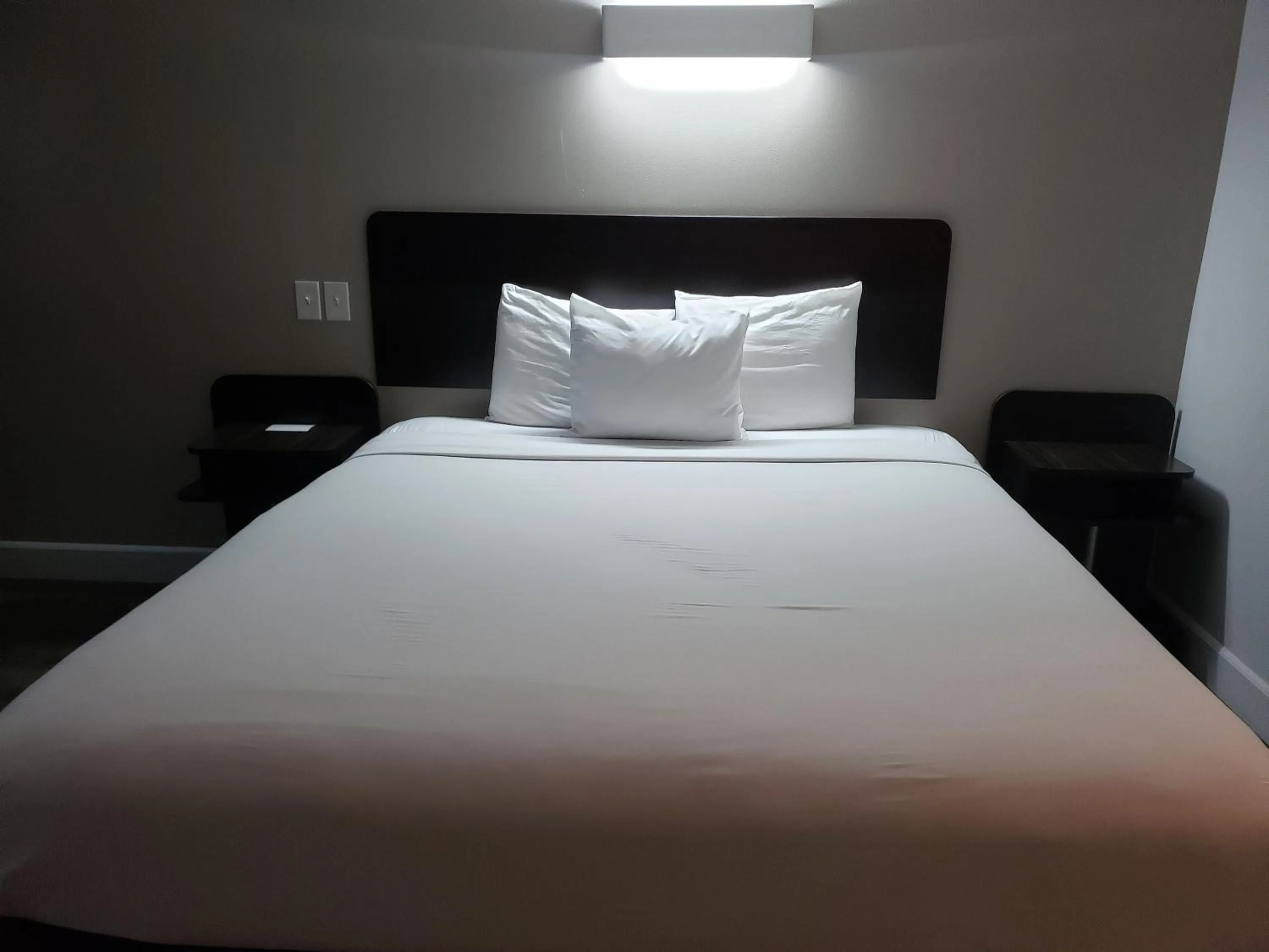 Bedroom, Bed in Motel 6-Hesperia, CA - West Main Street I-15