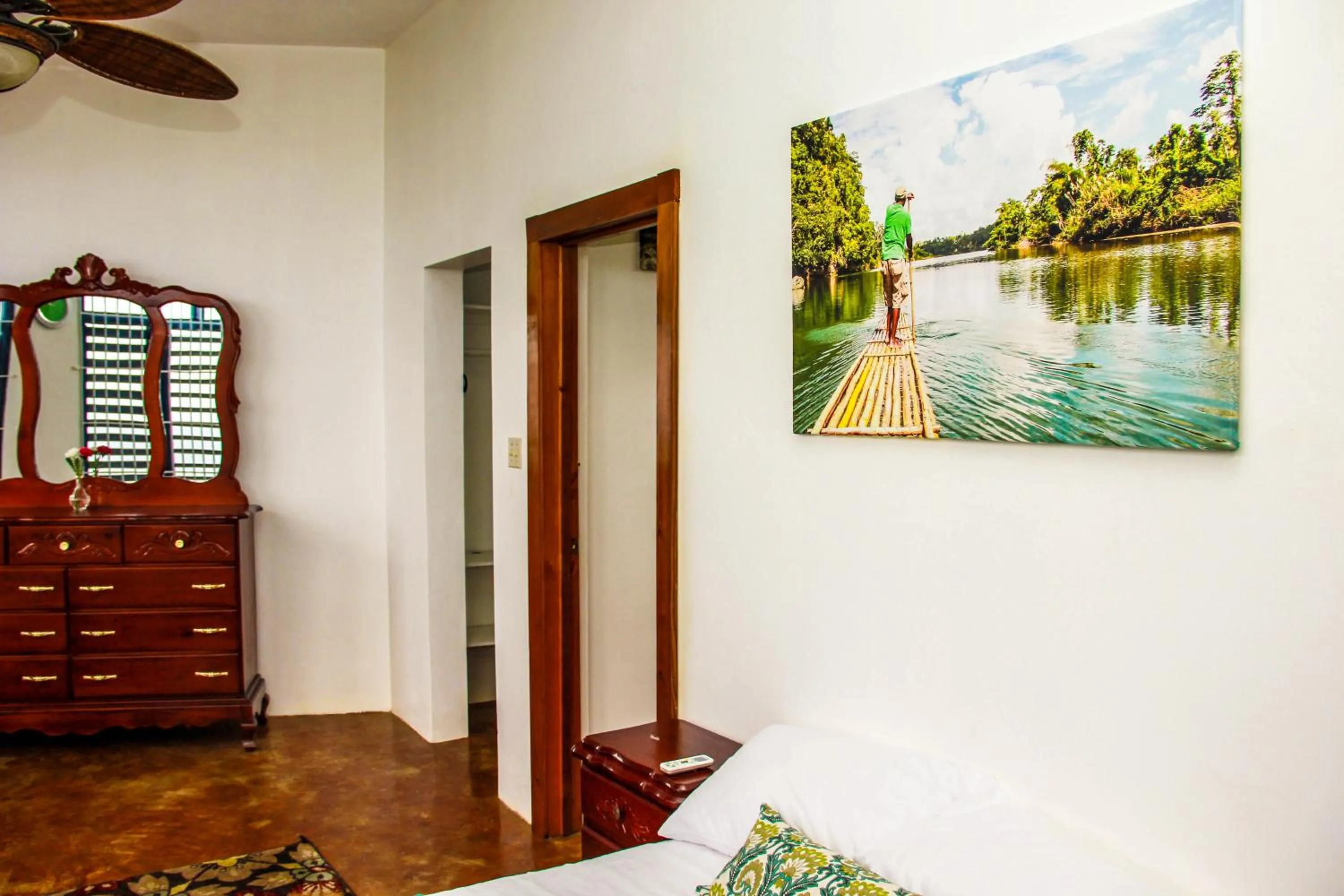 Decorative detail in Sunshine Lodge: Your home away from home