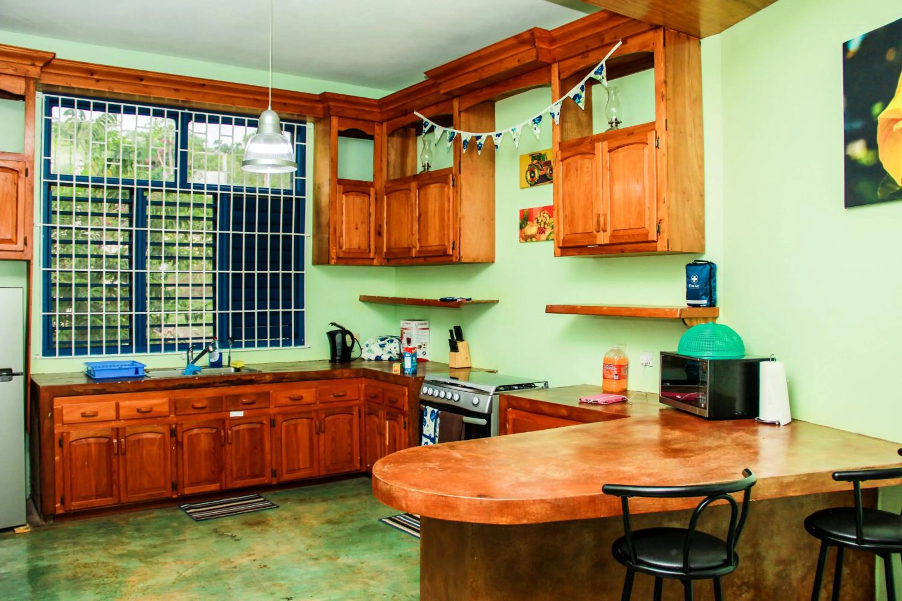 Kitchen or kitchenette in Sunshine Lodge: Your home away from home