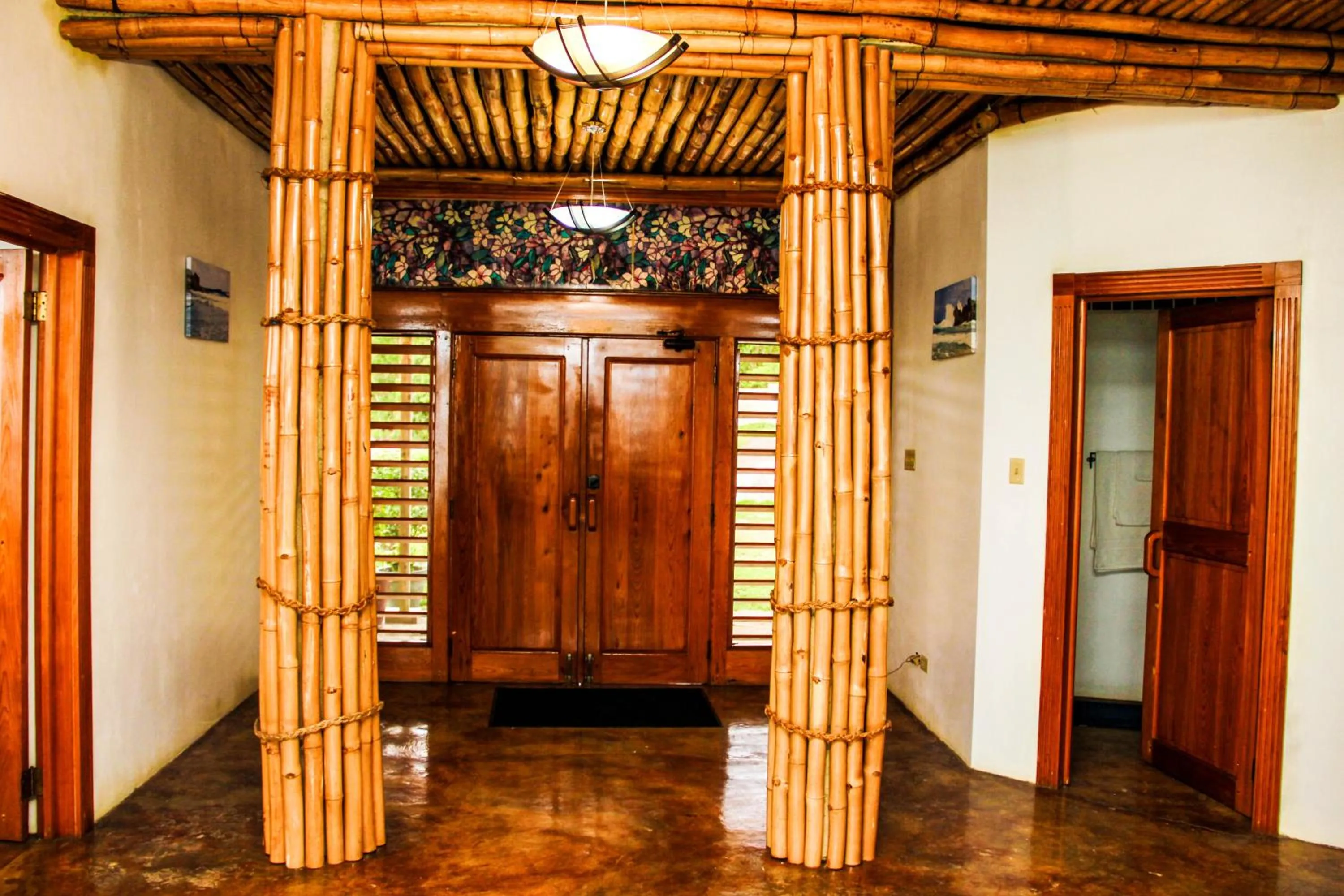 Decorative detail in Sunshine Lodge: Your home away from home