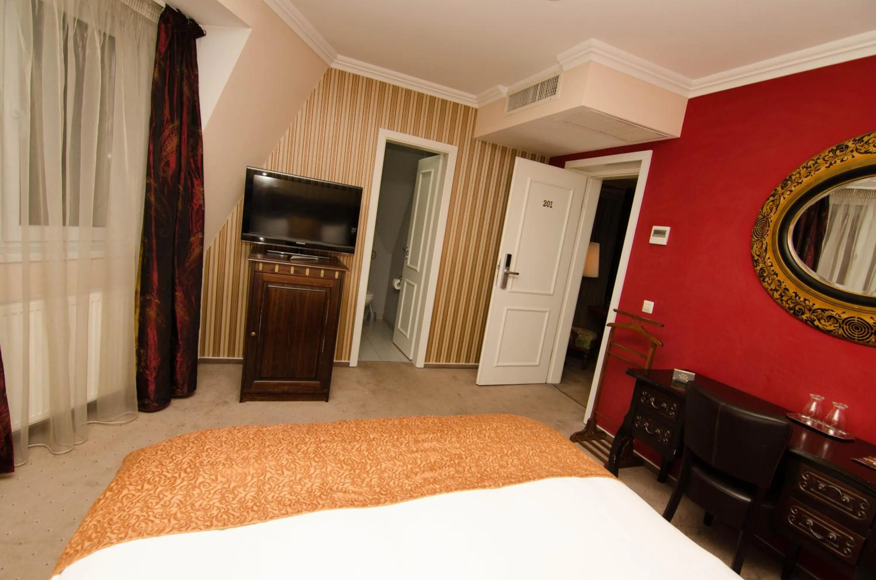 Photo of the whole room, Bed in Hotel Boutique Monaco