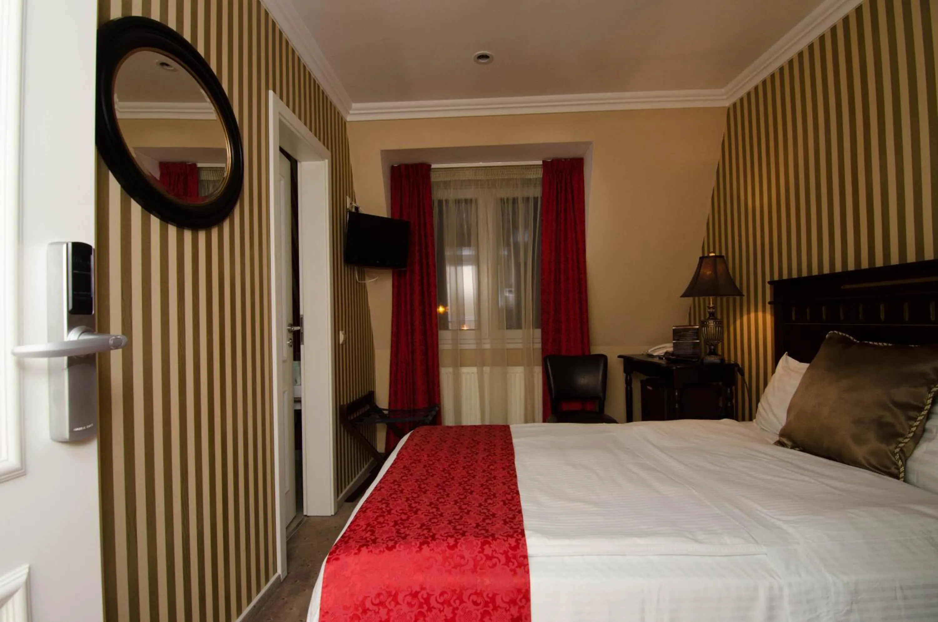 Photo of the whole room, Bed in Hotel Boutique Monaco