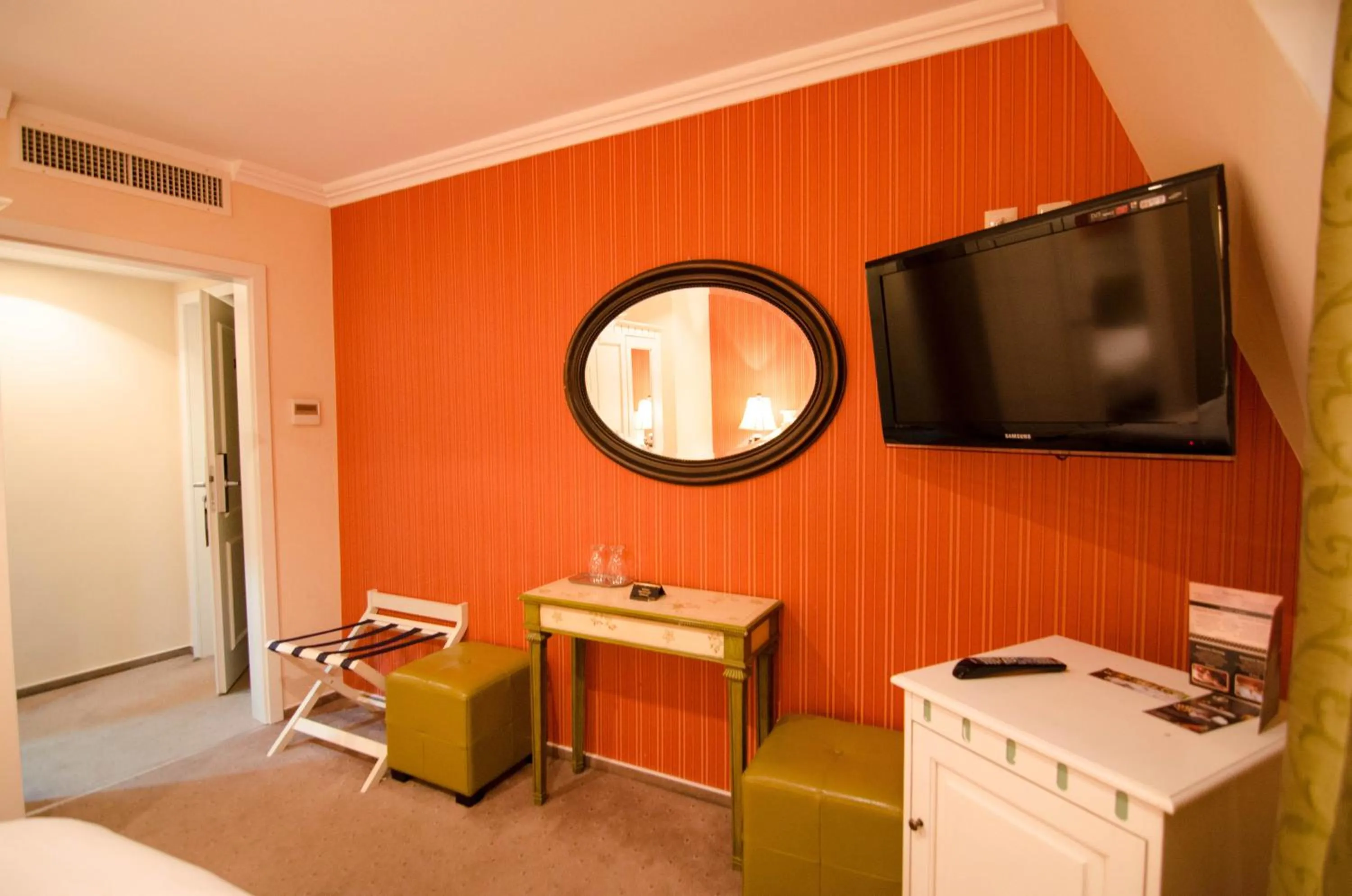 TV and multimedia in Hotel Boutique Monaco