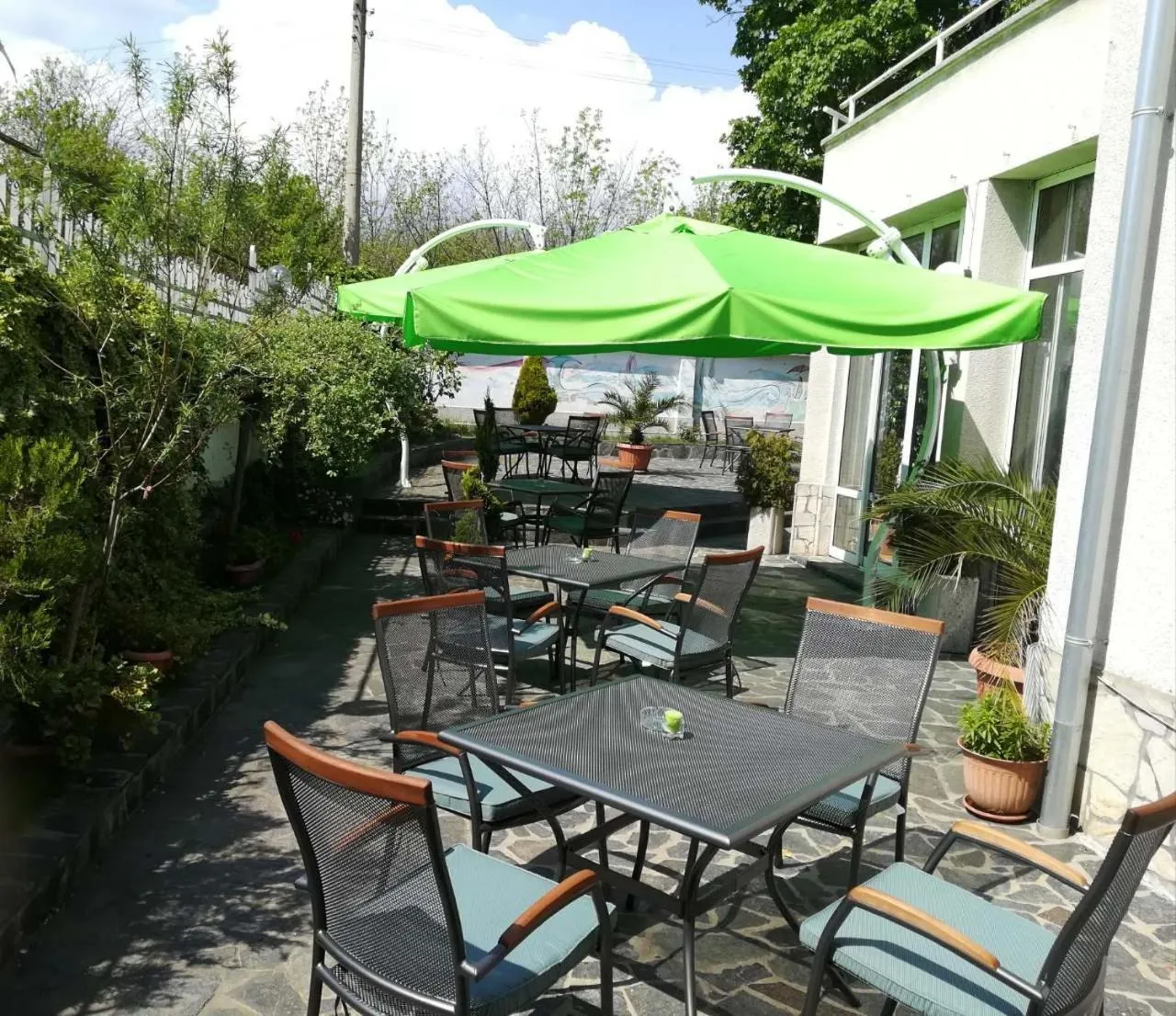 Restaurant/places to eat in Hotel Galant