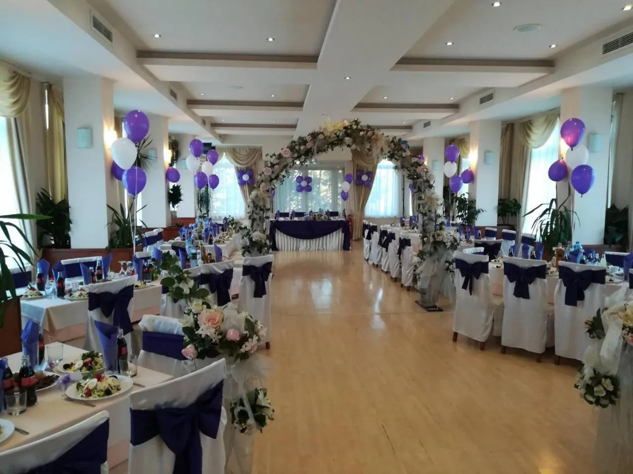 Restaurant/places to eat in Hotel Galant