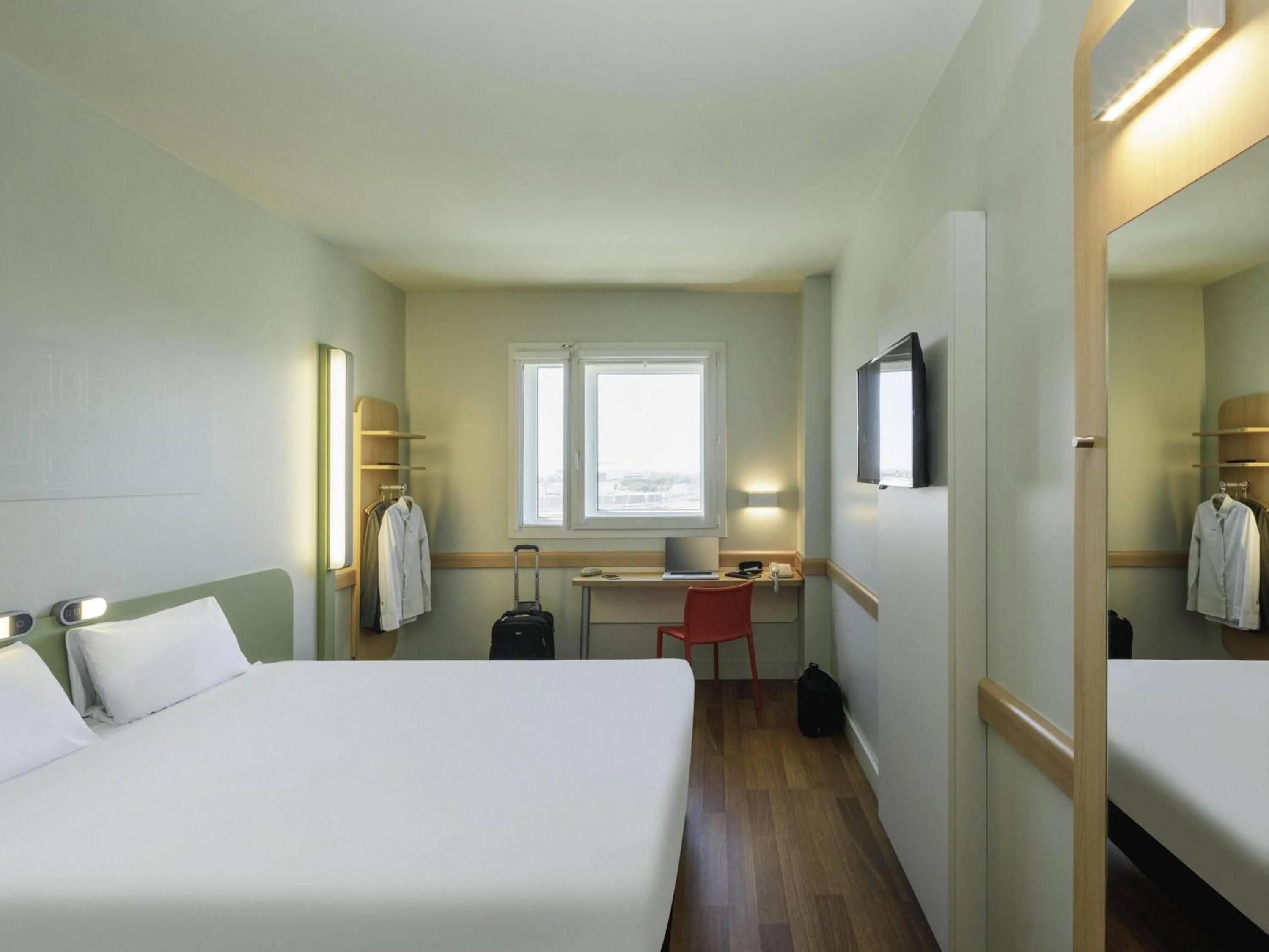 Bedroom, Bed in Ibis Budget Málaga Aeropuerto Avenida de Velazquez