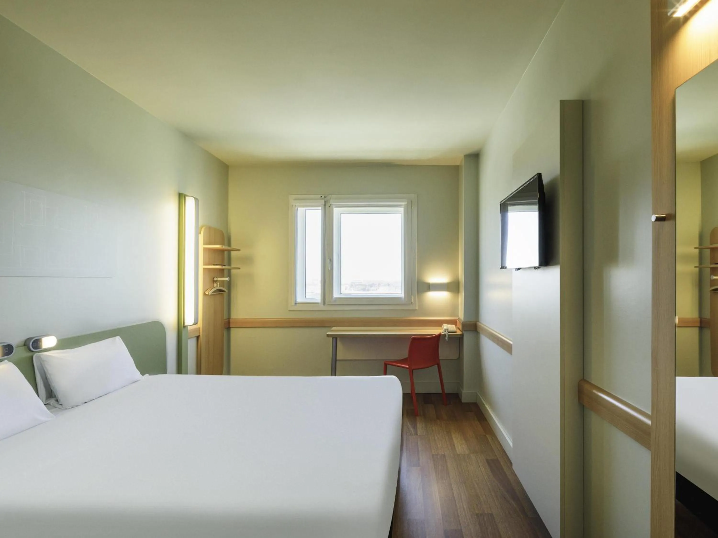 Bedroom, Bed in Ibis Budget Málaga Aeropuerto Avenida de Velazquez