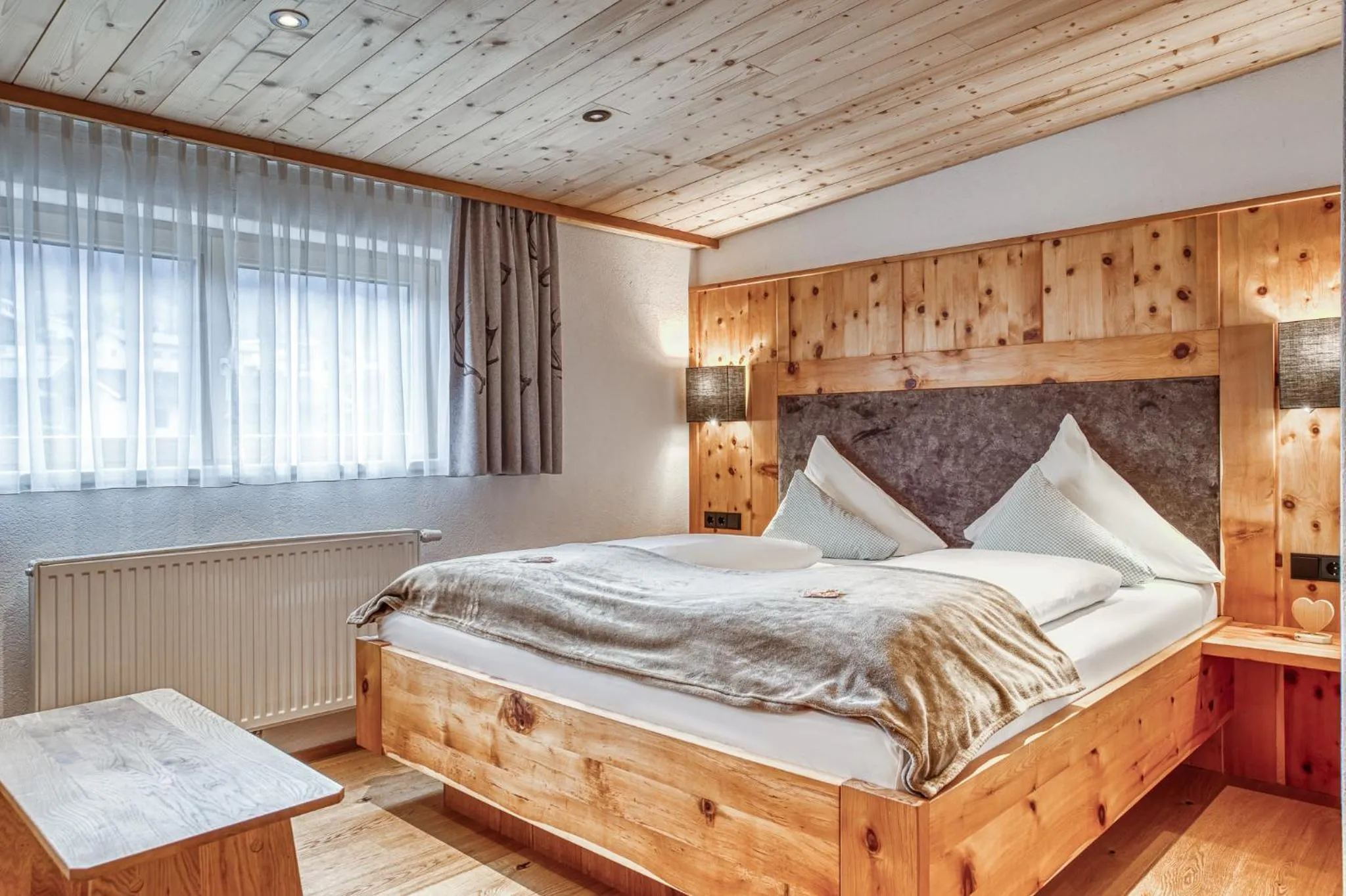 Bed in Hotel Alpenstolz